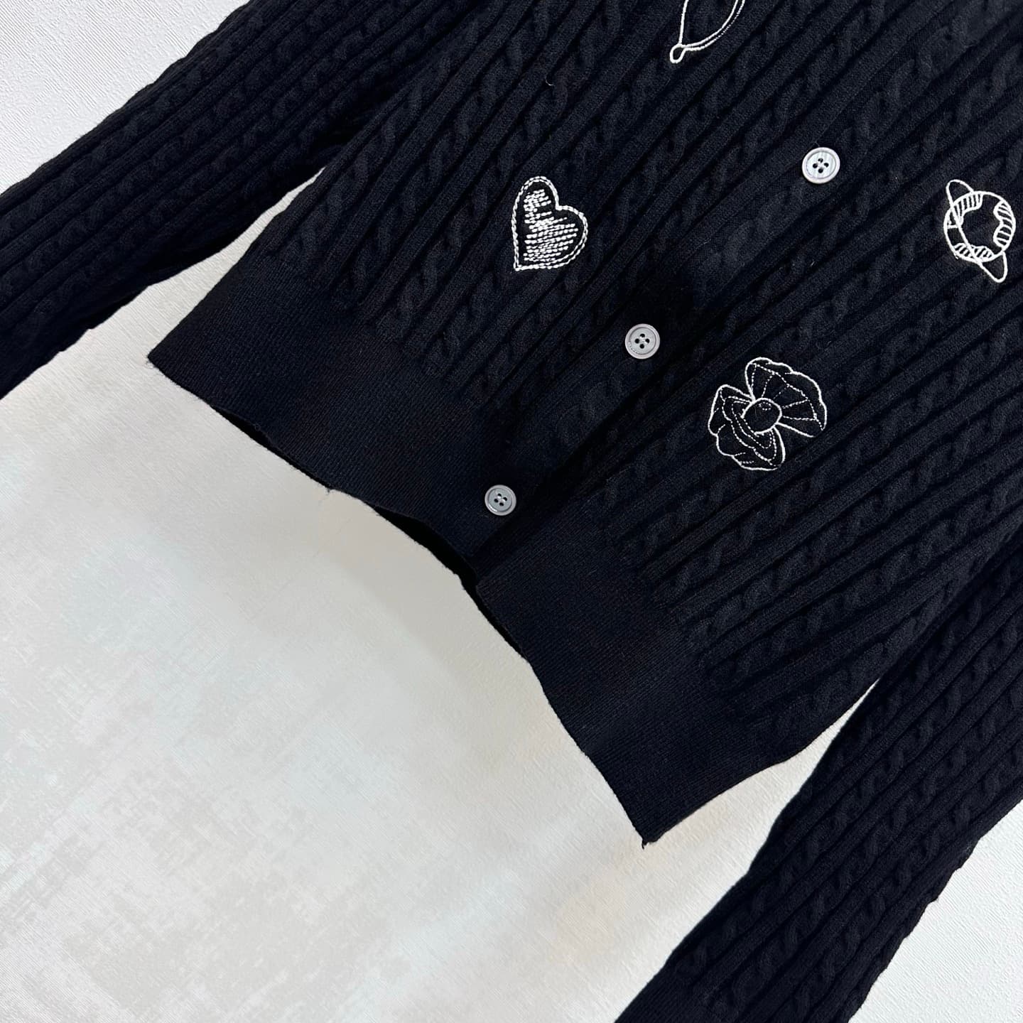 C19551 TB*2026 new product launched. Embroidered knitted sweater with open collar design. Customized YB imported knitting material – soft and smooth, breathable, and comfortable for the skin. Features a round collar and single-button opening design; compl — image 4