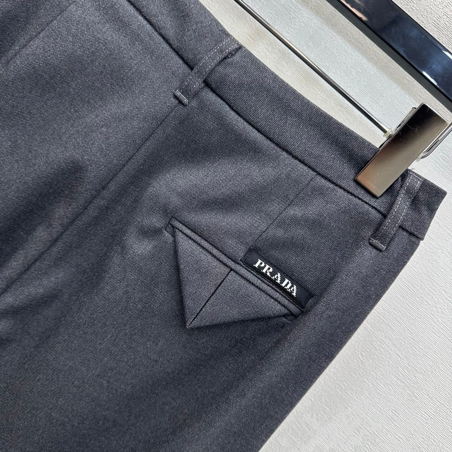 C19561 Prad*2026 new product launched. Gold buckle triangular pocket trousers with wide legs. Customized YB imported cotton blend material – soft, smooth, and wrinkle-resistant. Features a high-waist design with gold buckles for opening and closing. Combi — image 7