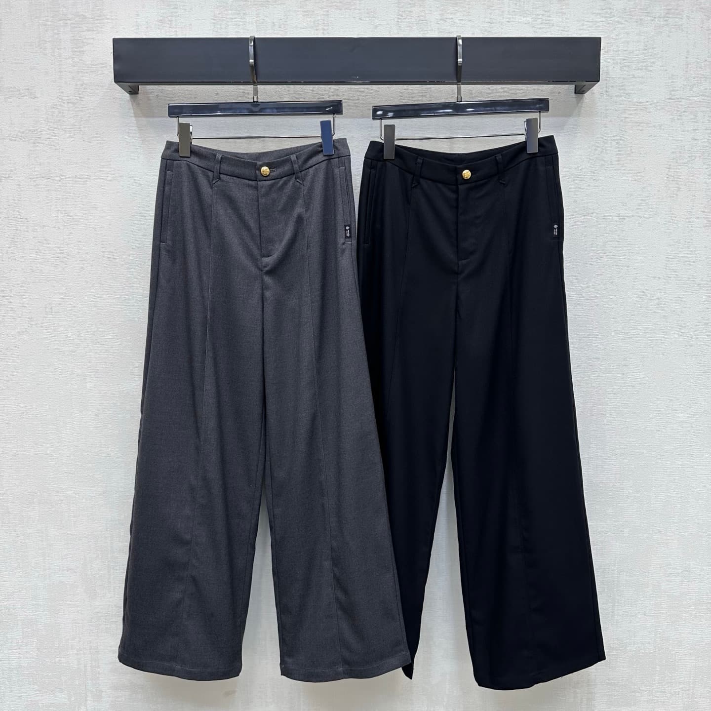 C19561 Prad*2026 new product launched. Gold buckle triangular pocket trousers with wide legs. Customized YB imported cotton blend material – soft, smooth, and wrinkle-resistant. Features a high-waist design with gold buckles for opening and closing. Combi — image 8