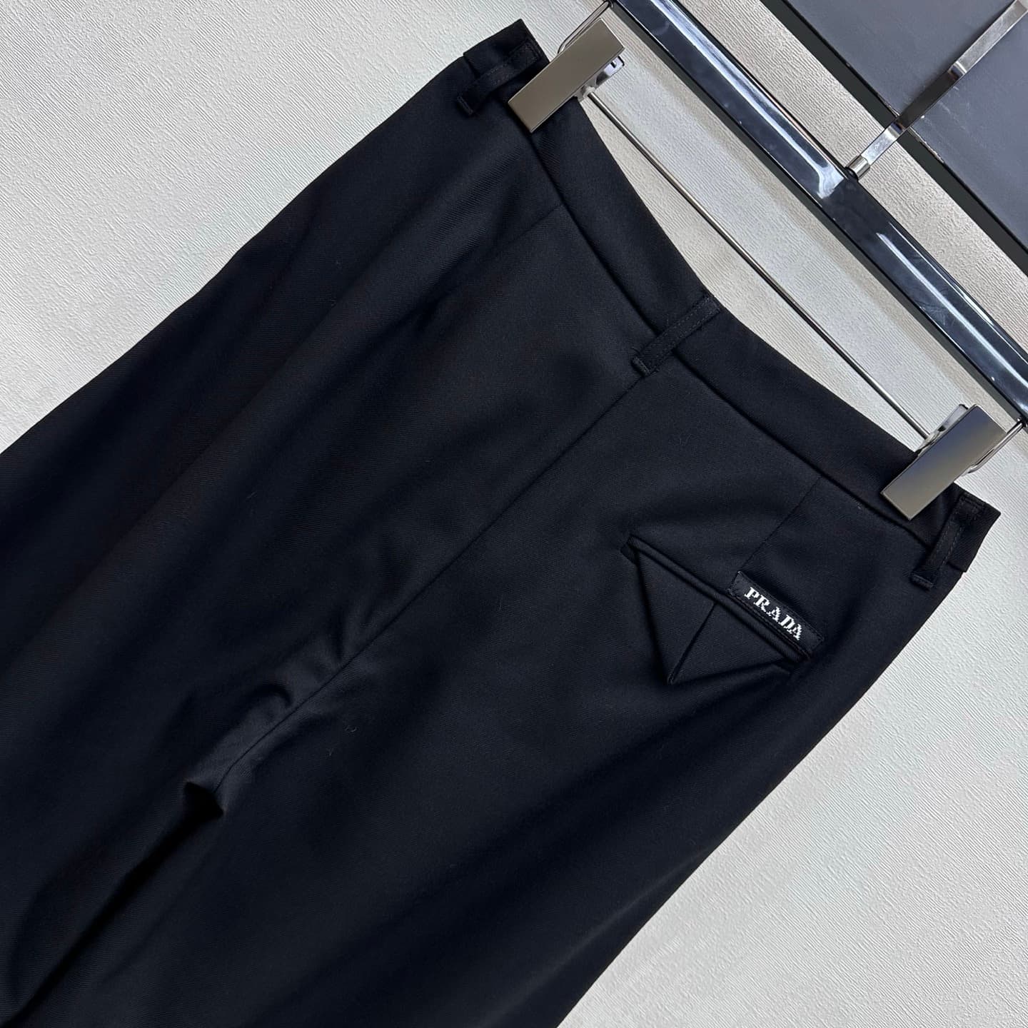 C19559 Prad*2026 new product launched. Gold buckle triangular pocket wide-leg pants. Customized with YB imported cotton blend material; smooth and wrinkle-resistant. Features a high-waist design with gold buckles for opening and closing. Combined with fro — image 6