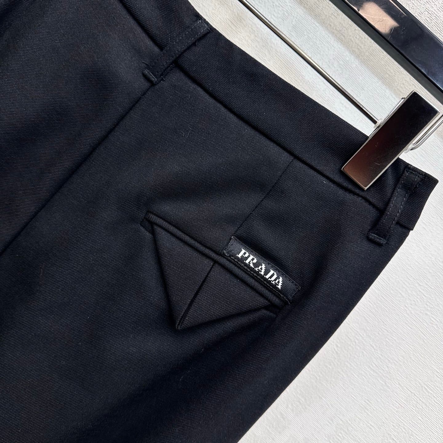 C19559 Prad*2026 new product launched. Gold buckle triangular pocket wide-leg pants. Customized with YB imported cotton blend material; smooth and wrinkle-resistant. Features a high-waist design with gold buckles for opening and closing. Combined with fro — image 7