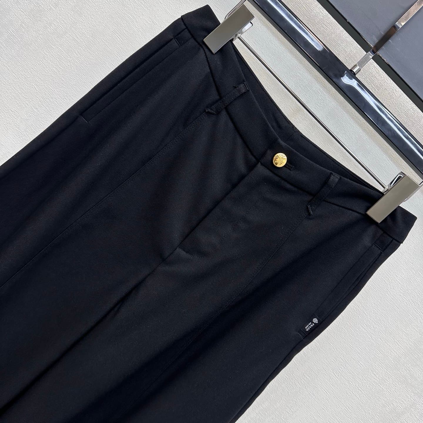 C19559 Prad*2026 new product launched. Gold buckle triangular pocket wide-leg pants. Customized with YB imported cotton blend material; smooth and wrinkle-resistant. Features a high-waist design with gold buckles for opening and closing. Combined with fro — image 2