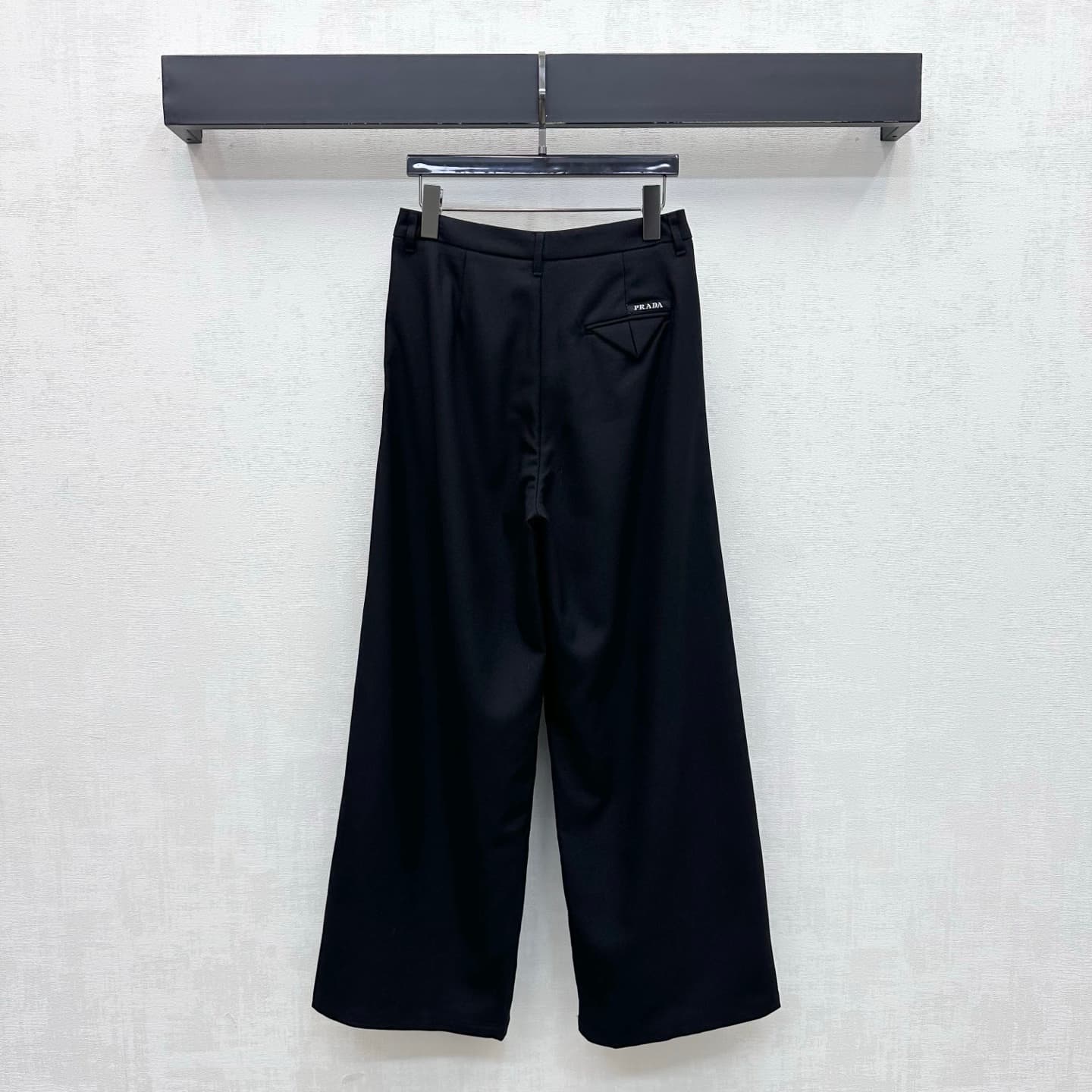 C19559 Prad*2026 new product launched. Gold buckle triangular pocket wide-leg pants. Customized with YB imported cotton blend material; smooth and wrinkle-resistant. Features a high-waist design with gold buckles for opening and closing. Combined with fro — image 5