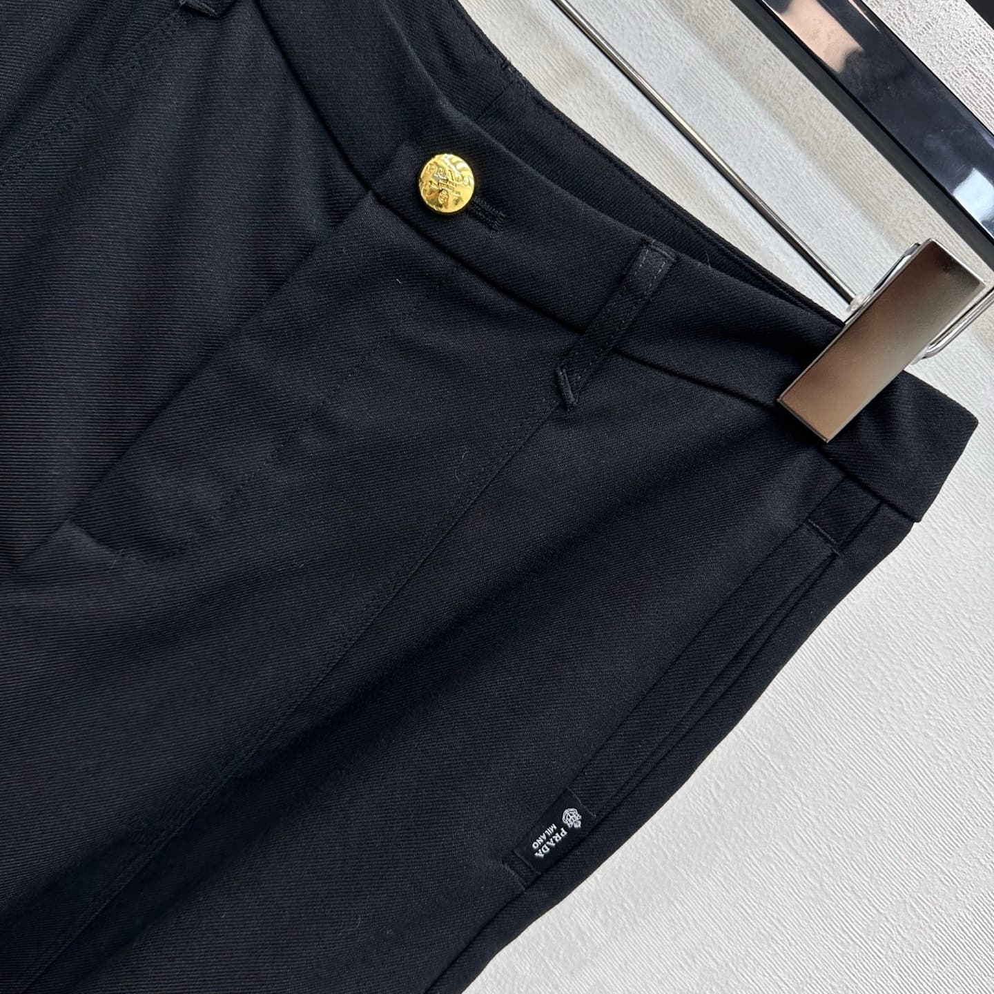 C19559 Prad*2026 new product launched. Gold buckle triangular pocket wide-leg pants. Customized with YB imported cotton blend material; smooth and wrinkle-resistant. Features a high-waist design with gold buckles for opening and closing. Combined with fro — image 3