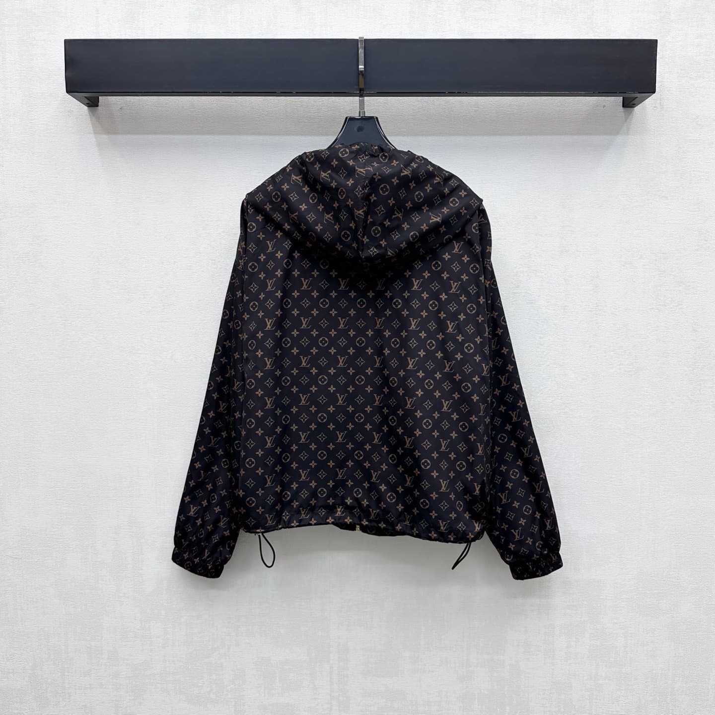C19567 Louis Vuitto*2026 new product launched. Vintage/retro print hoodie set. Customized YB imported twill blend material. Lightweight and smooth, wrinkle-resistant and durable. Features a hood with zipper and adjustable hem ties, along with contrasting  — image 4