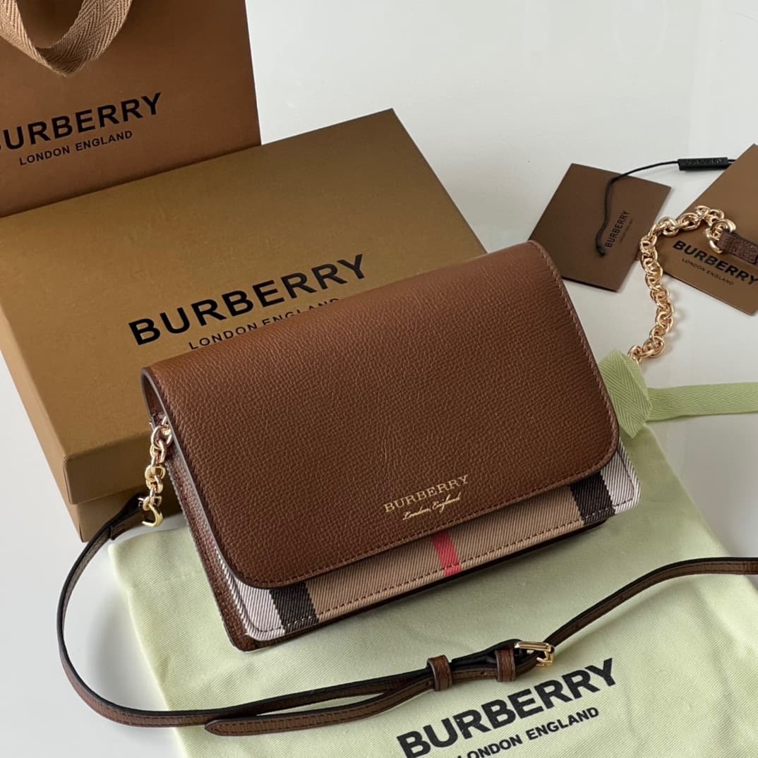 C56 230【Burberry•Burberry】Original design products 🇮🇹～～Dual-purpose shoulder and handbag 🎉👉 The fine [rose] soft imported calfskin material combined with checkered fabric, golden hardware accessories, 👍 Quality equivalent to that of a retail store, precis — image 1