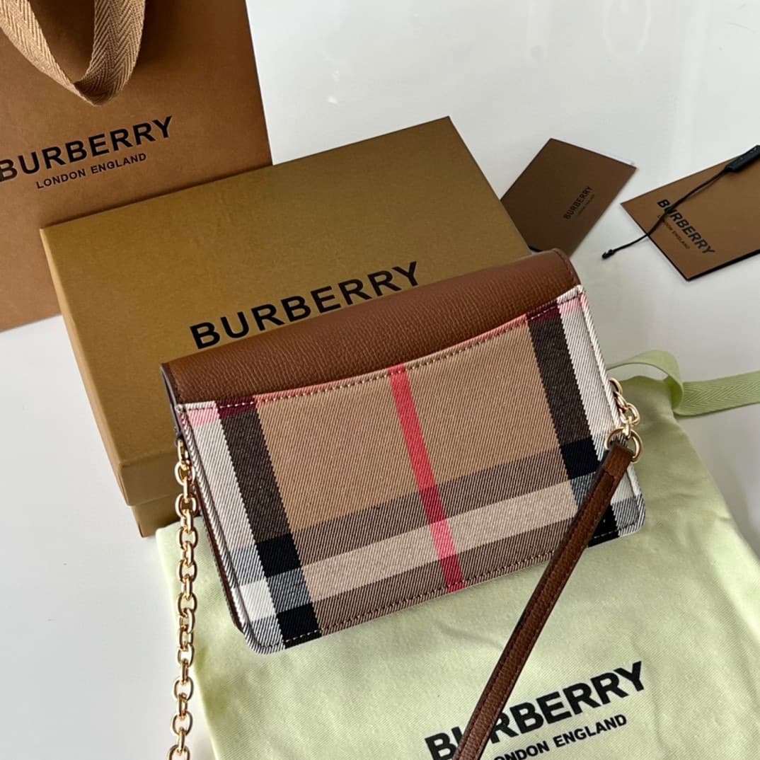 C56 230【Burberry•Burberry】Original design products 🇮🇹～～Dual-purpose shoulder and handbag 🎉👉 The fine [rose] soft imported calfskin material combined with checkered fabric, golden hardware accessories, 👍 Quality equivalent to that of a retail store, precis — image 2