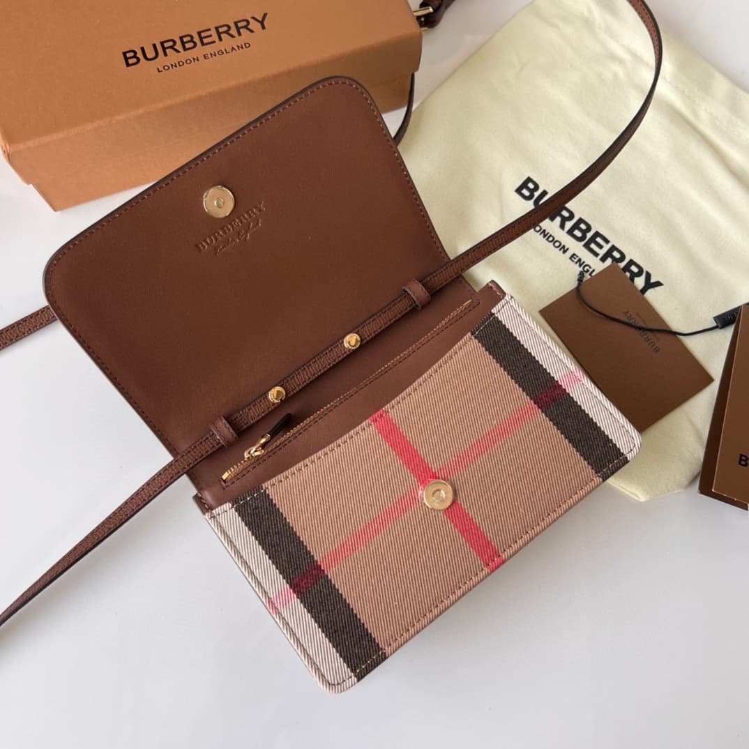 C57 240【Burberry•Burberry! Belt style!～～Dual-purpose shoulder bag and handbag 🎉👉 The fine [rose] soft imported calfskin fabric paired with check pattern material, golden hardware details, 👍 quality similar to that of a department store, exquisite craftsma — image 7