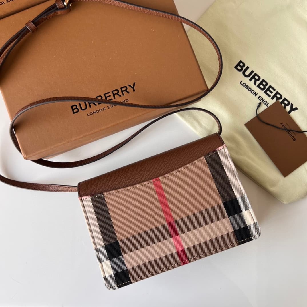 C57 240【Burberry•Burberry! Belt style!～～Dual-purpose shoulder bag and handbag 🎉👉 The fine [rose] soft imported calfskin fabric paired with check pattern material, golden hardware details, 👍 quality similar to that of a department store, exquisite craftsma — image 3