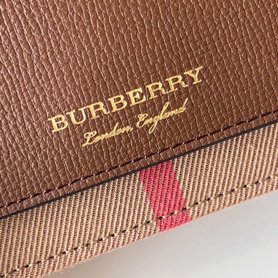 C57 240【Burberry•Burberry! Belt style!～～Dual-purpose shoulder bag and handbag 🎉👉 The fine [rose] soft imported calfskin fabric paired with check pattern material, golden hardware details, 👍 quality similar to that of a department store, exquisite craftsma — image 6