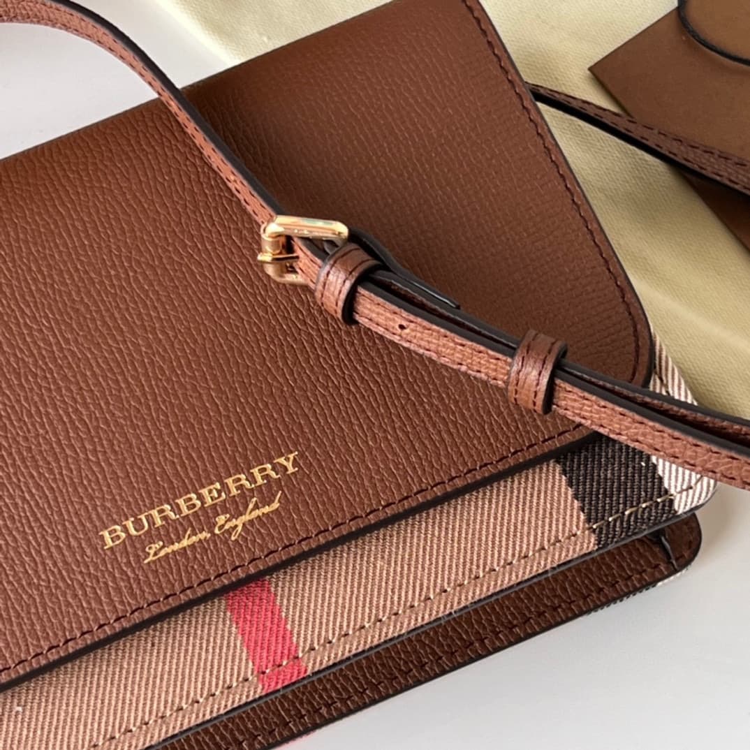 C57 240【Burberry•Burberry! Belt style!～～Dual-purpose shoulder bag and handbag 🎉👉 The fine [rose] soft imported calfskin fabric paired with check pattern material, golden hardware details, 👍 quality similar to that of a department store, exquisite craftsma — image 4