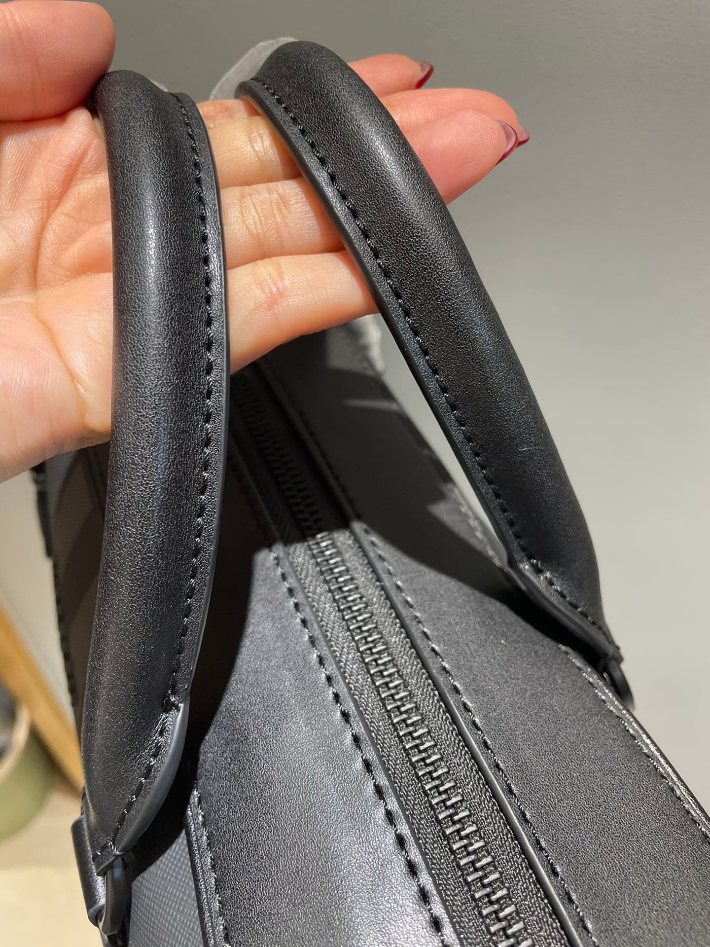 C8232 -B Brand’s latest briefcase is crafted from check pattern and Italian tanned leather, with a branded logo design. It can be carried in a handbag style, or it can be worn on the shoulder using detachable straps. At least 30% of the materials used in  — image 7