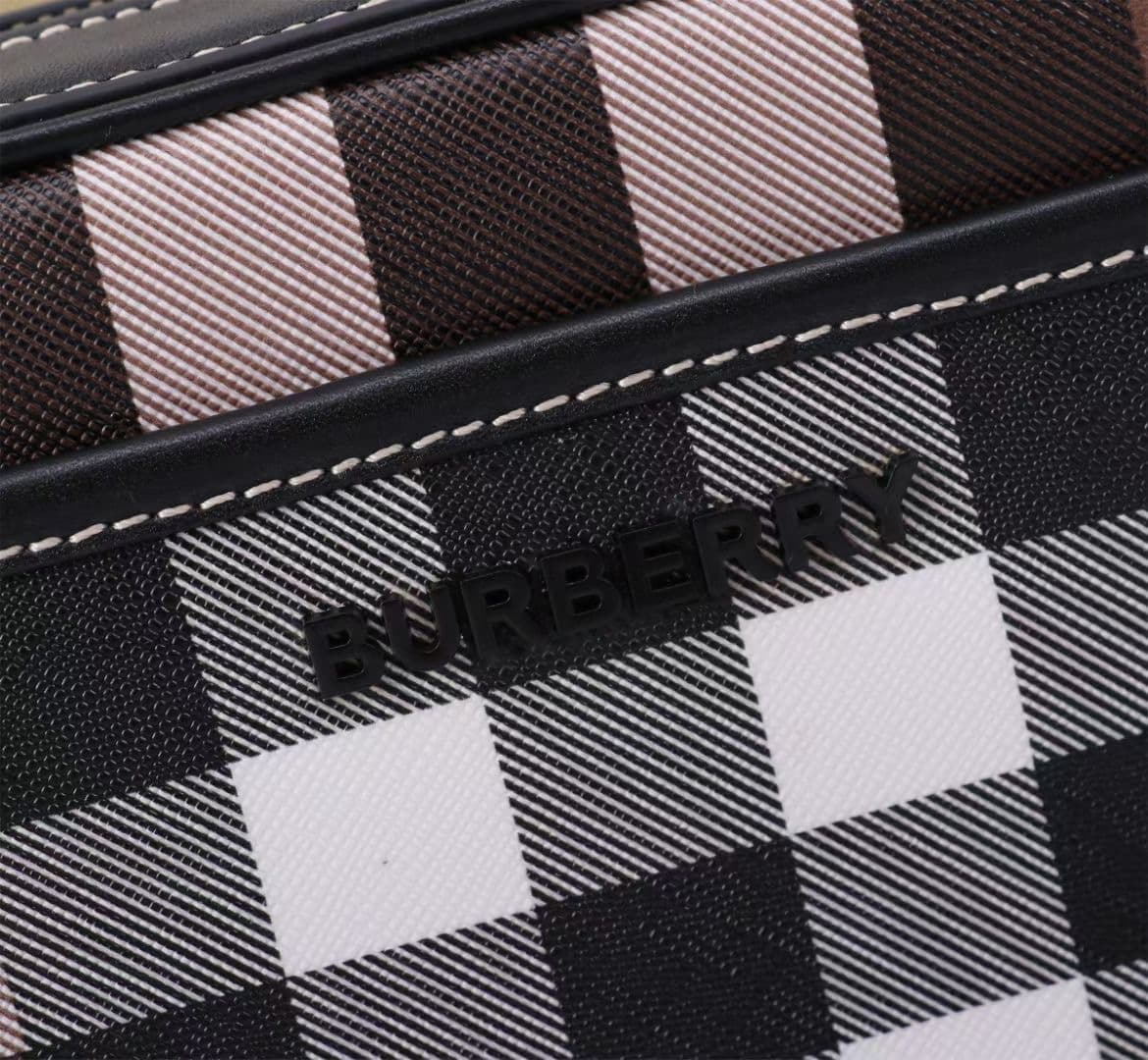 C78 The exquisite crossbody backpack is made from Burberry plaid patterns and smooth leather material. — image 4