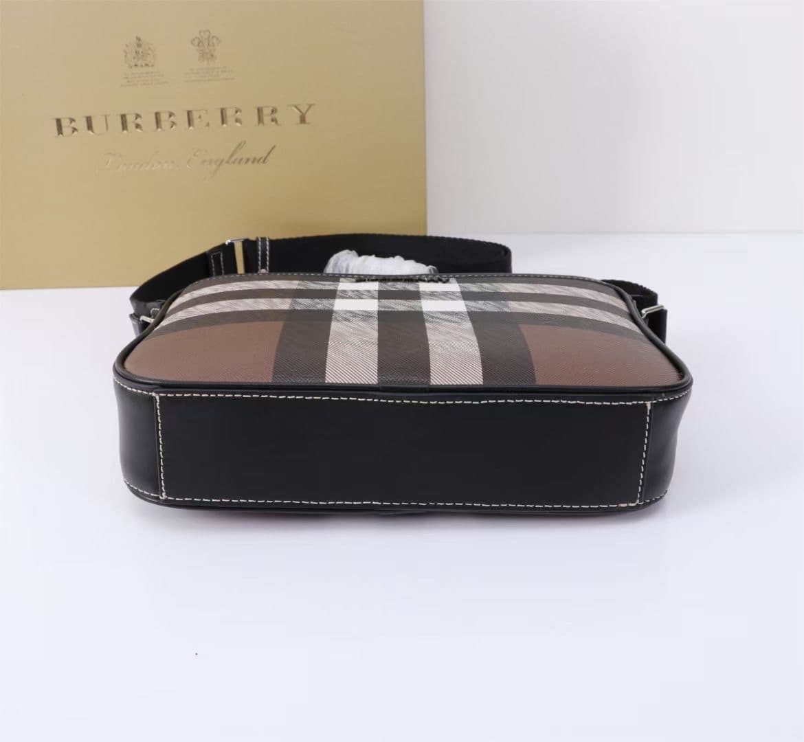 C78 The exquisite crossbody backpack is made from Burberry plaid patterns and smooth leather material. — image 5