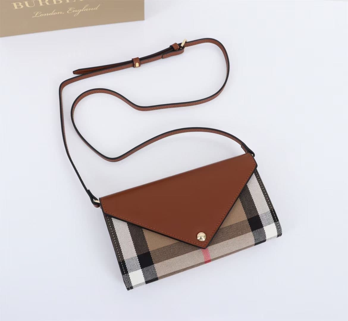 C63 🔥🔥🔥 Produced by Burberry Original Items 🇮🇹～～Dual-purpose shoulder and handbag🎉👉 The imported small cowhide material is soft and delicate[玫瑰]; paired with check pattern fabric, with golden hardware accessories. 👍 Quality equivalent to that of specialty — image 5