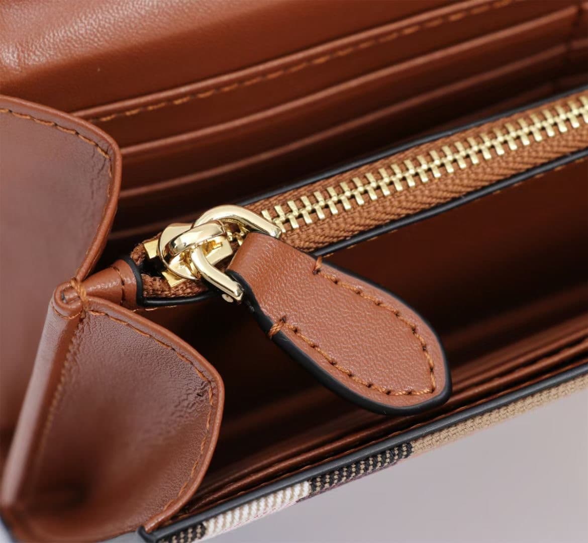 C63 🔥🔥🔥 Produced by Burberry Original Items 🇮🇹～～Dual-purpose shoulder and handbag🎉👉 The imported small cowhide material is soft and delicate[玫瑰]; paired with check pattern fabric, with golden hardware accessories. 👍 Quality equivalent to that of specialty — image 8