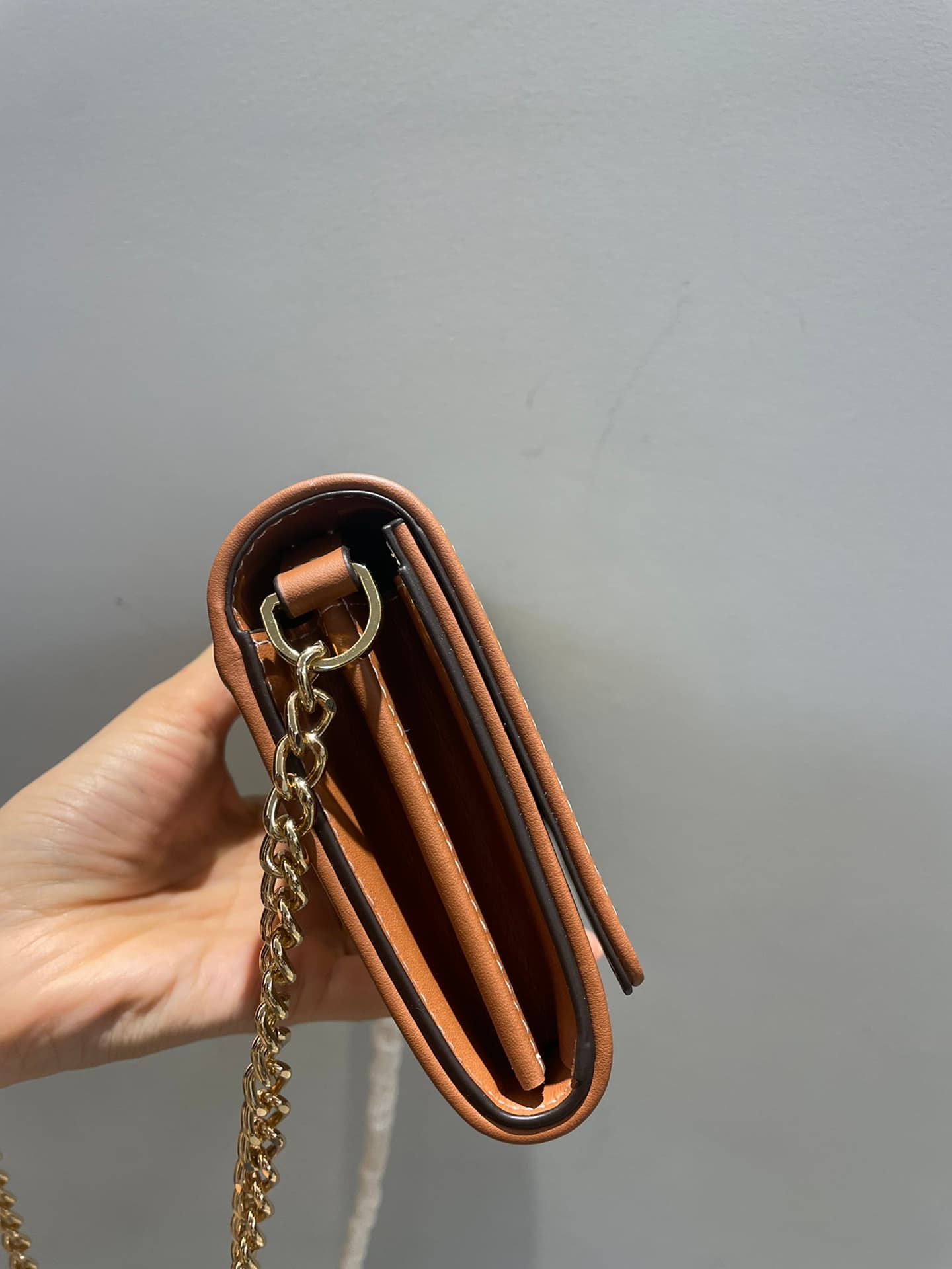 C59 🔥🔥B brand patchwork leather wallet, comes with a chain and leather shoulder strap. This product can be used as a small handbag on its own, or stored inside a regular handbag as a wallet. High-quality products from the store, with fine craftsmanship. T — image 5