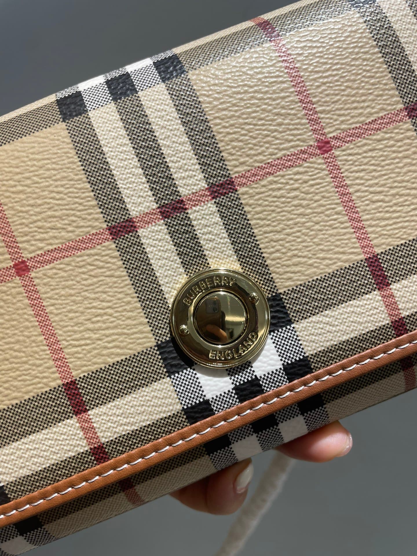 C59 🔥🔥B brand patchwork leather wallet, comes with a chain and leather shoulder strap. This product can be used as a small handbag on its own, or stored inside a regular handbag as a wallet. High-quality products from the store, with fine craftsmanship. T — image 6
