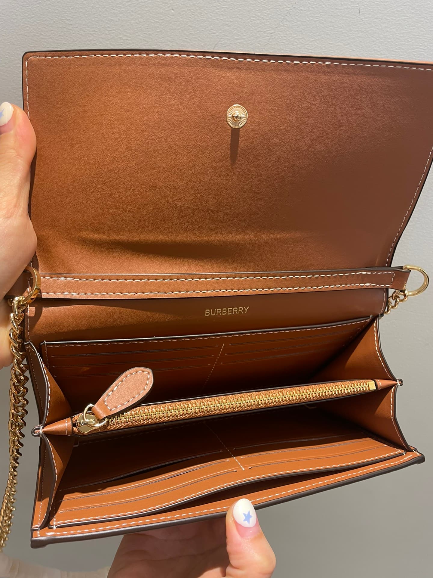 C59 🔥🔥B brand patchwork leather wallet, comes with a chain and leather shoulder strap. This product can be used as a small handbag on its own, or stored inside a regular handbag as a wallet. High-quality products from the store, with fine craftsmanship. T — image 8