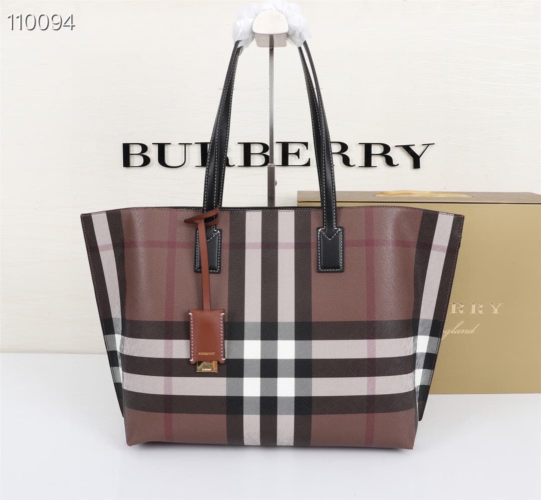 C47 🔥🔥Tote bag from B brand – has ample space inside. Made from high-quality Italian tanned suede leather.[Color] Decorative, shiny details; T/B-specific branding; includes a mirror pendant covered with leather. 34 x 14 x 28cm, 2088 — image 1