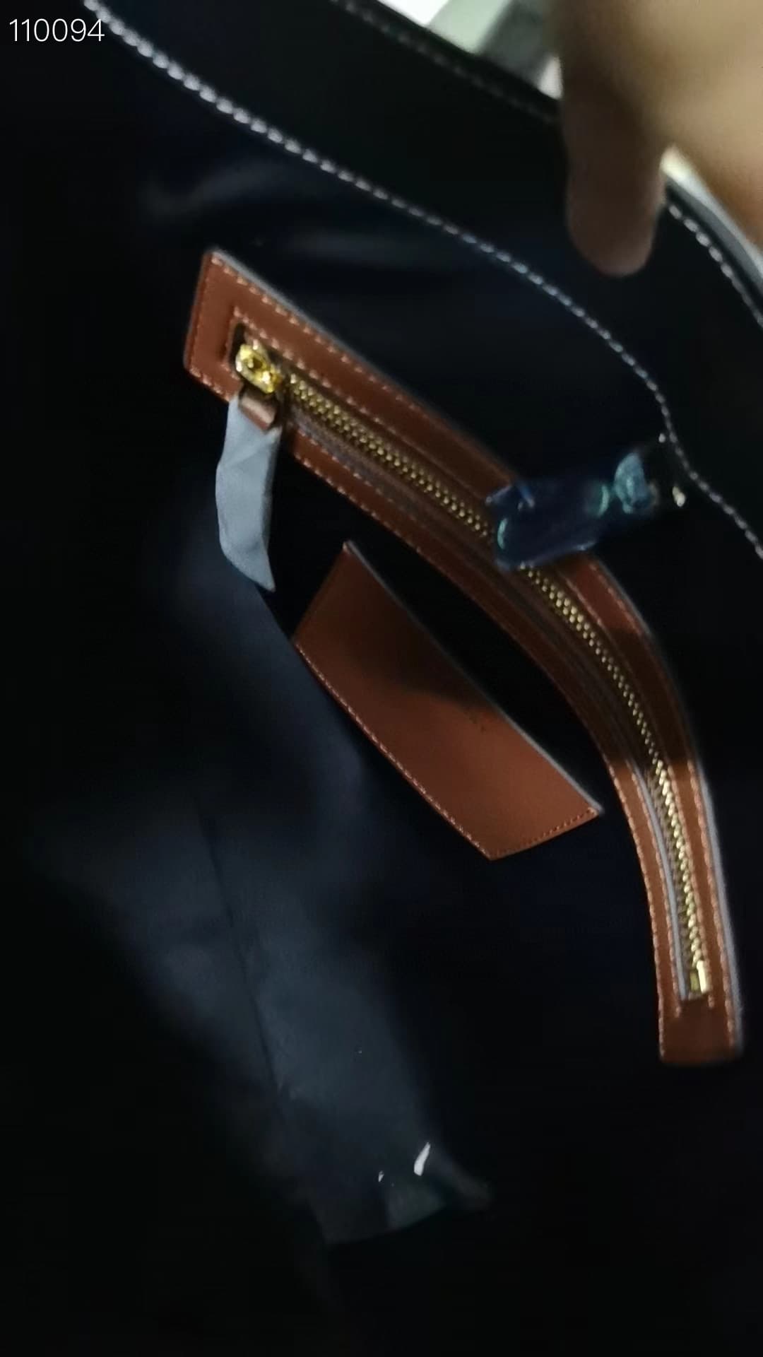 C47 🔥🔥Tote bag from B brand – has ample space inside. Made from high-quality Italian tanned suede leather.[Color] Decorative, shiny details; T/B-specific branding; includes a mirror pendant covered with leather. 34 x 14 x 28cm, 2088 — image 7