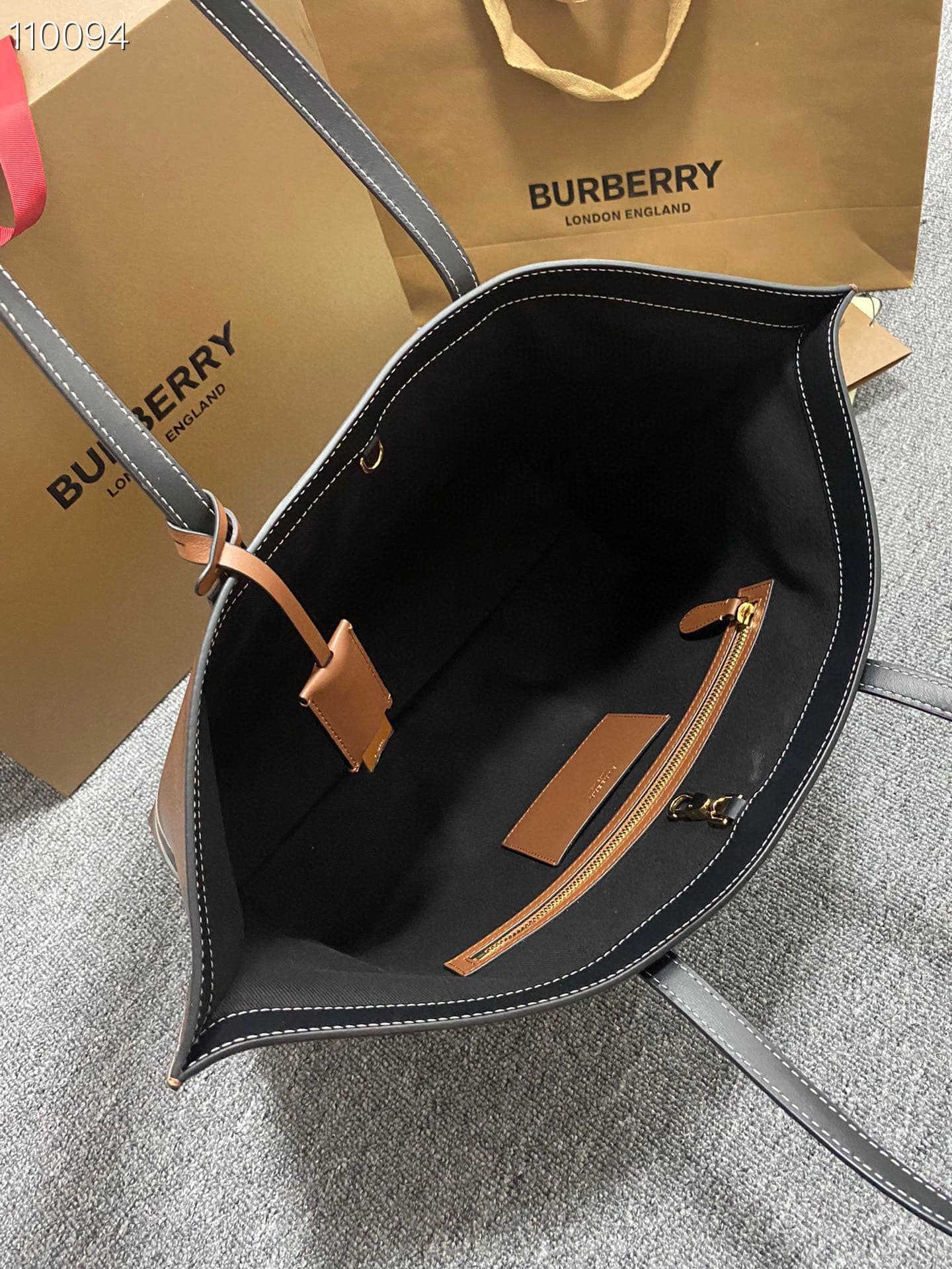 C47 🔥🔥Tote bag from B brand – has ample space inside. Made from high-quality Italian tanned suede leather.[Color] Decorative, shiny details; T/B-specific branding; includes a mirror pendant covered with leather. 34 x 14 x 28cm, 2088 — image 6