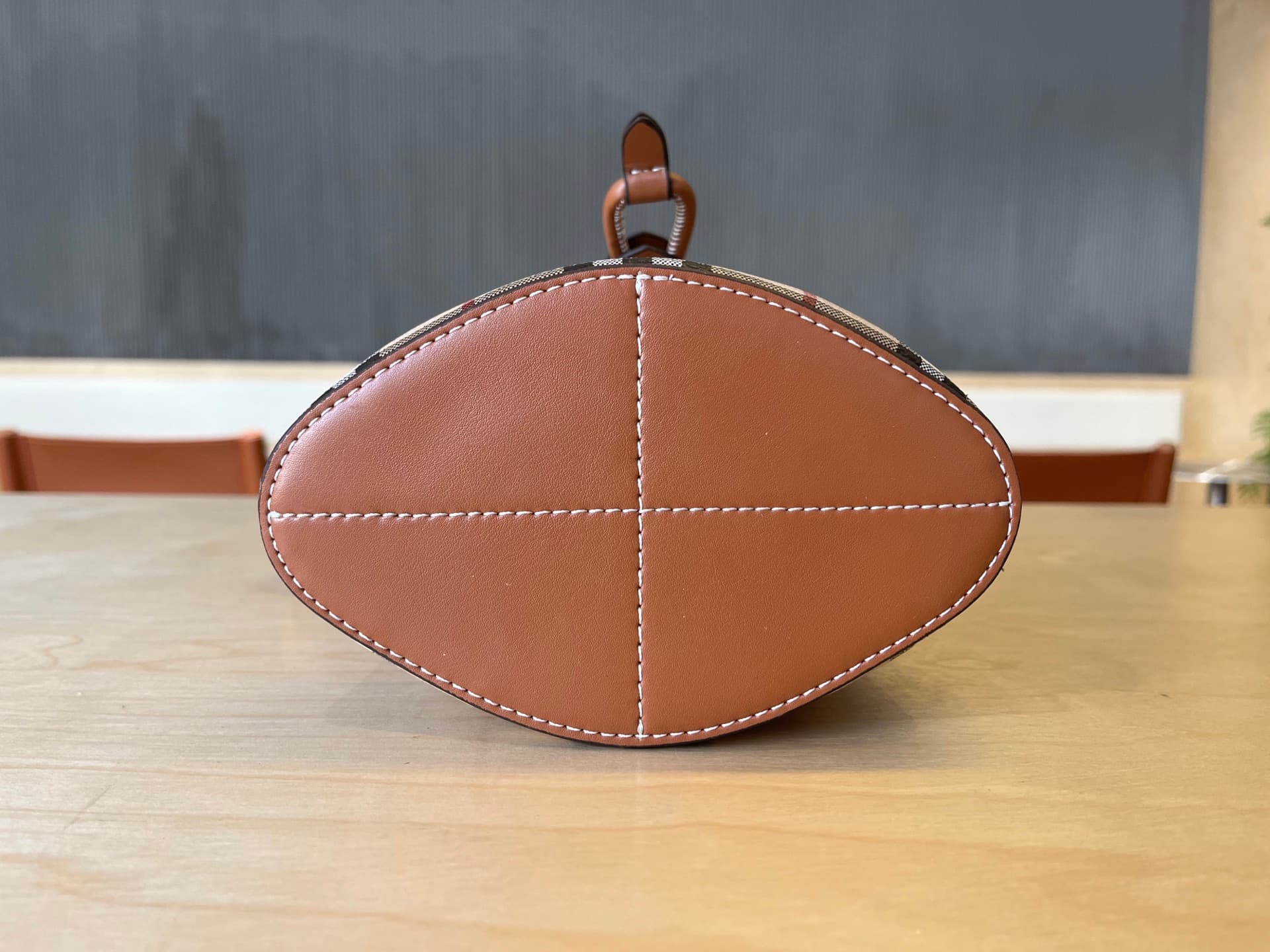 C15 B Brand Mini Bucket Bag with Pins, Vintage/retro Burberry pattern, Italian tanned leather trim and TB exclusive logo. 11, 16.5, 18.5cm detachable adjustable diagonal straps. Adjustable pin closure. Hand-painted lacquered edges. Glossy metal accessorie — image 5