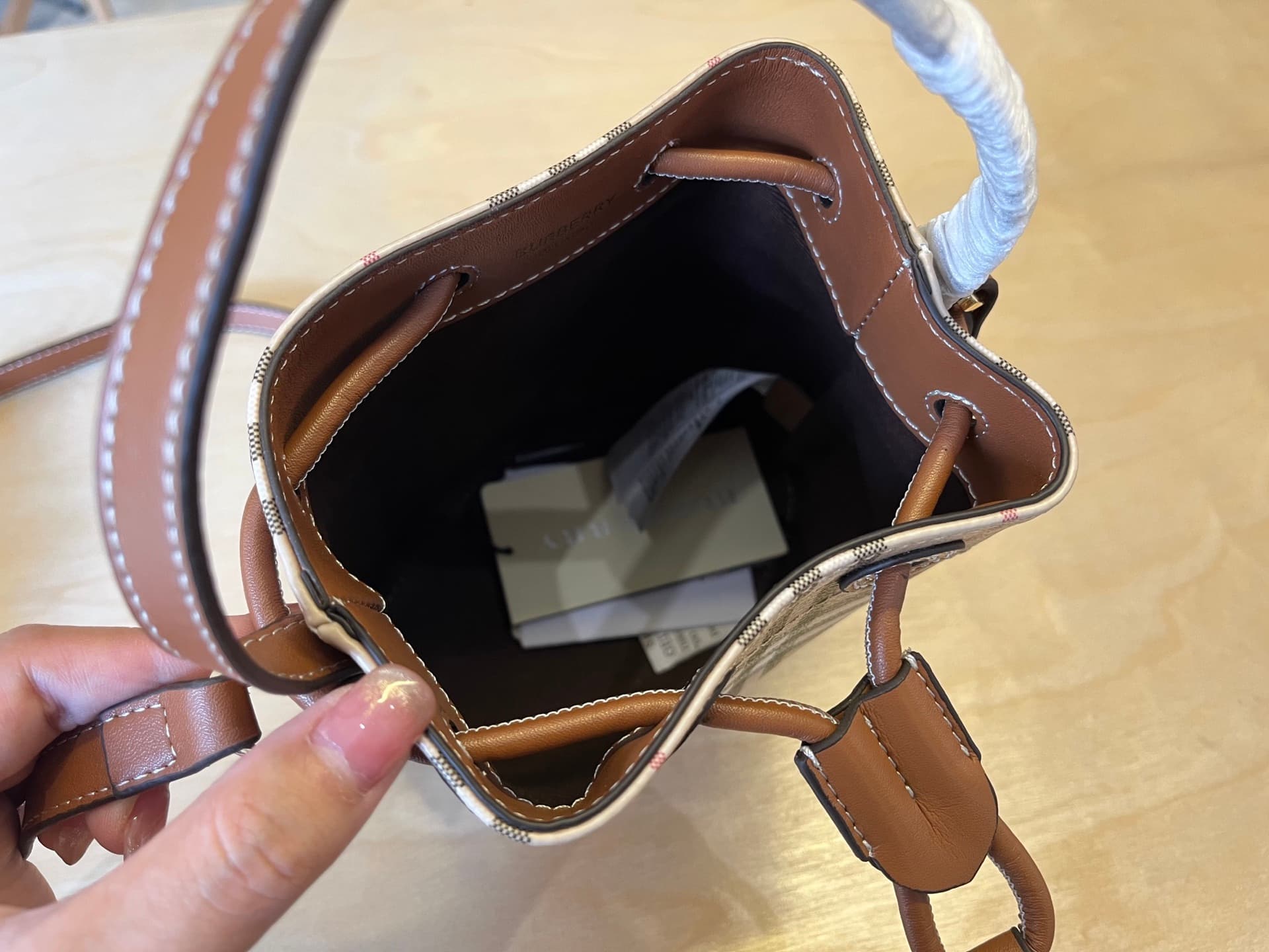 C15 B Brand Mini Bucket Bag with Pins, Vintage/retro Burberry pattern, Italian tanned leather trim and TB exclusive logo. 11, 16.5, 18.5cm detachable adjustable diagonal straps. Adjustable pin closure. Hand-painted lacquered edges. Glossy metal accessorie — image 7