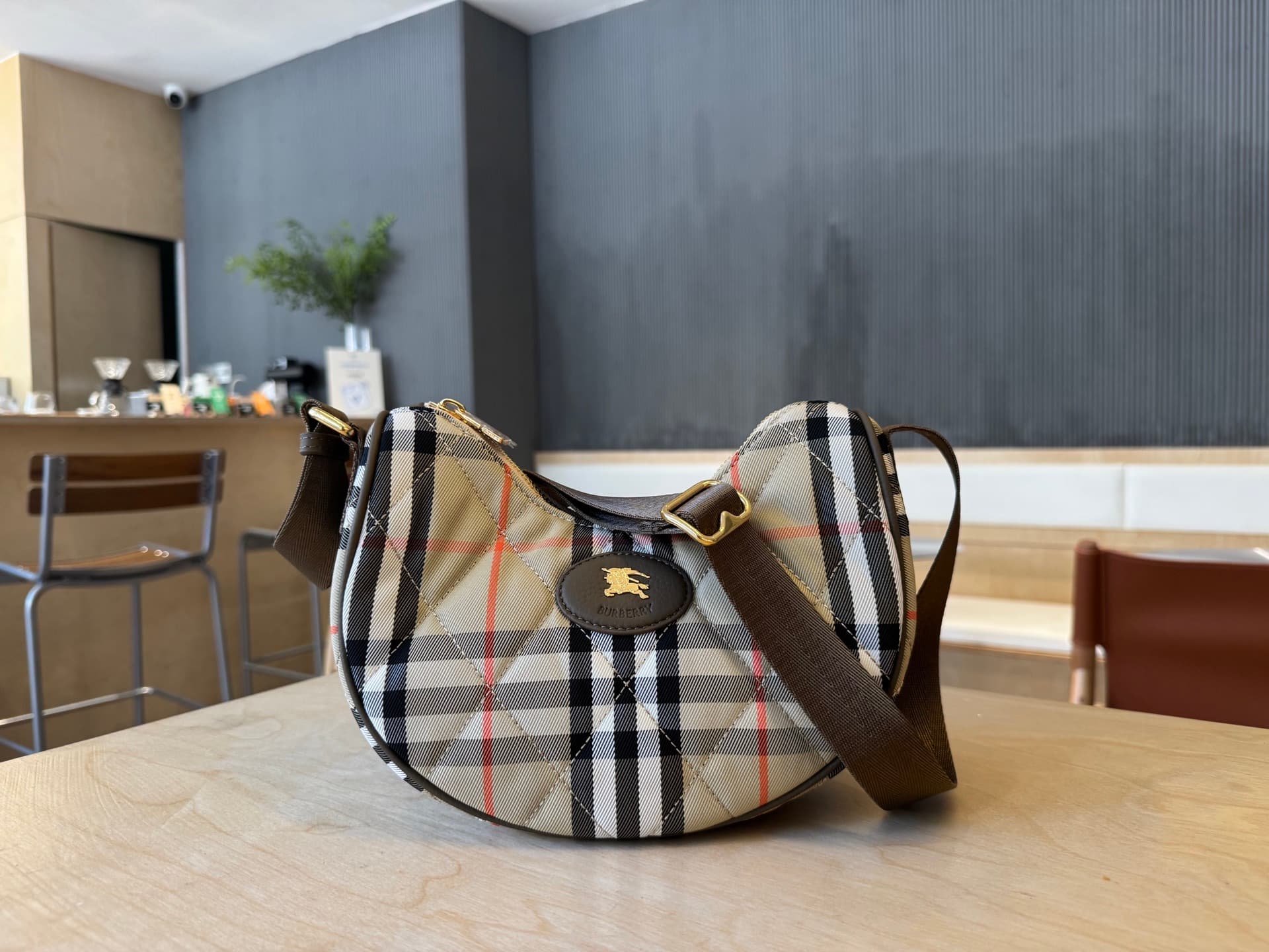 C46 [B’s top-tier original products] Slanted backpack, inspired by the elegance of English countryside. Made from quilted nylon blend fabric, it features fine-broken Bur pattern in the new season’s colors. It also includes leather trim and a rider’s seal  — image 1