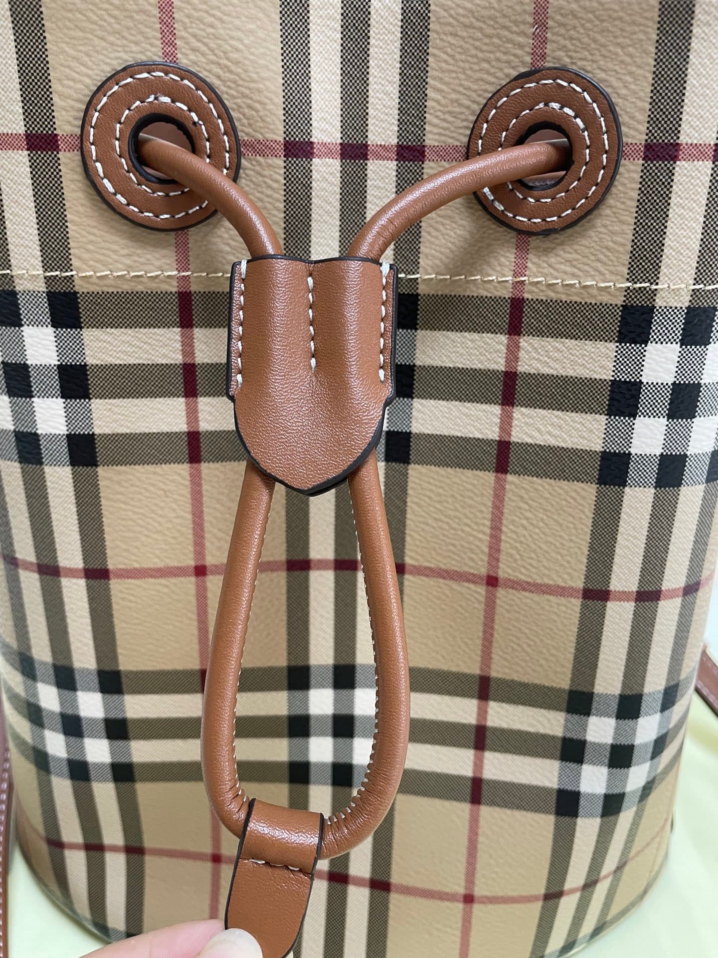 C12 B brand's latest bucket bag, crafted from large vintage/retro checked and glossy thread leather, adorned with the TB exclusive logo. This bag is a new member of the TB bag collection, featuring a detachable adjustable crossbody strap and an inner pock — image 5