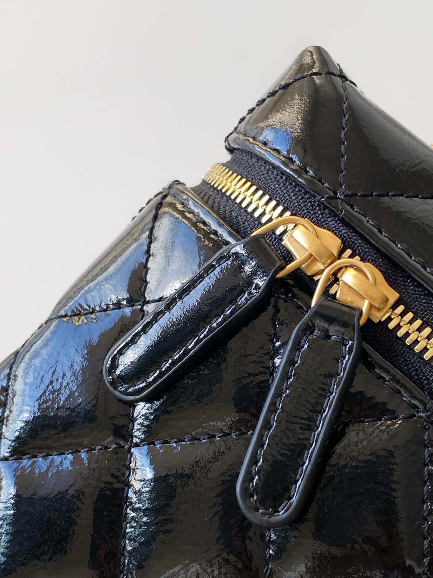 C758 26C black gold vintage/retro lunch bag, made of oil-waxed goat leather with a high gloss finish. It is durable and resistant to scratches. Classic diamond pattern + vintage gold hardware, with double C logos adorned with pearls and diamonds—extremely — image 6