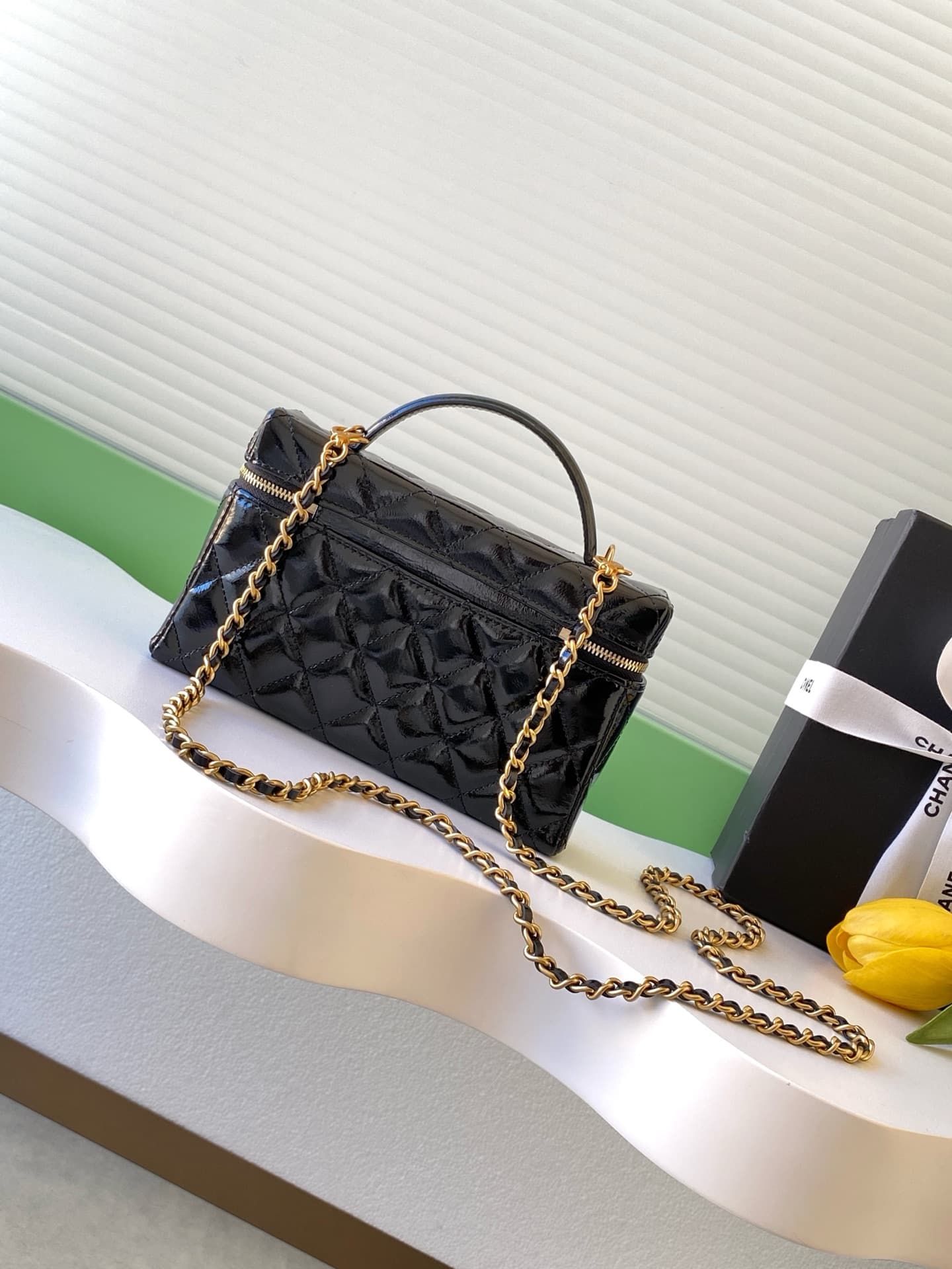 C758 26C black gold vintage/retro lunch bag, made of oil-waxed goat leather with a high gloss finish. It is durable and resistant to scratches. Classic diamond pattern + vintage gold hardware, with double C logos adorned with pearls and diamonds—extremely — image 3
