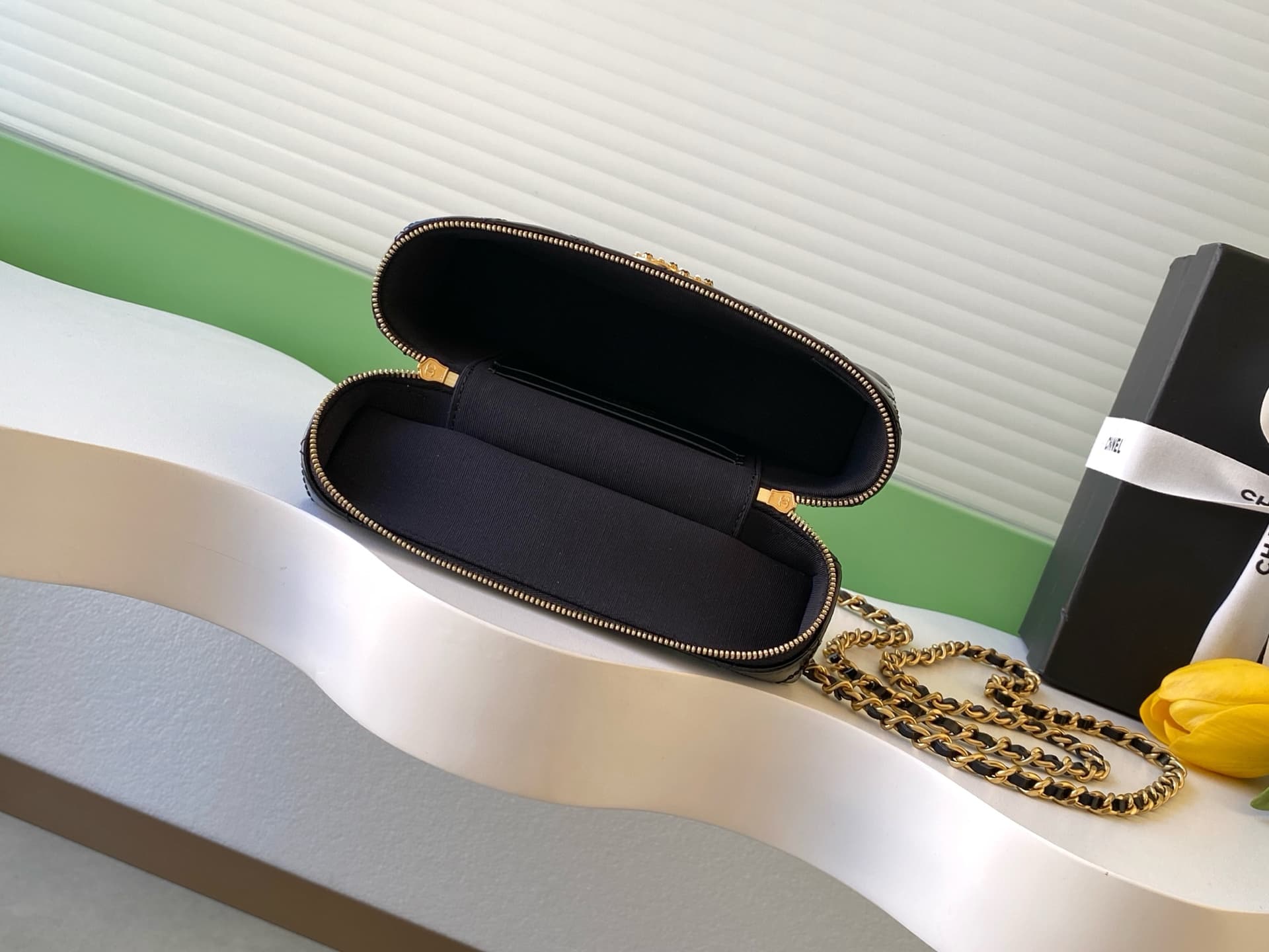 C758 26C black gold vintage/retro lunch bag, made of oil-waxed goat leather with a high gloss finish. It is durable and resistant to scratches. Classic diamond pattern + vintage gold hardware, with double C logos adorned with pearls and diamonds—extremely — image 8