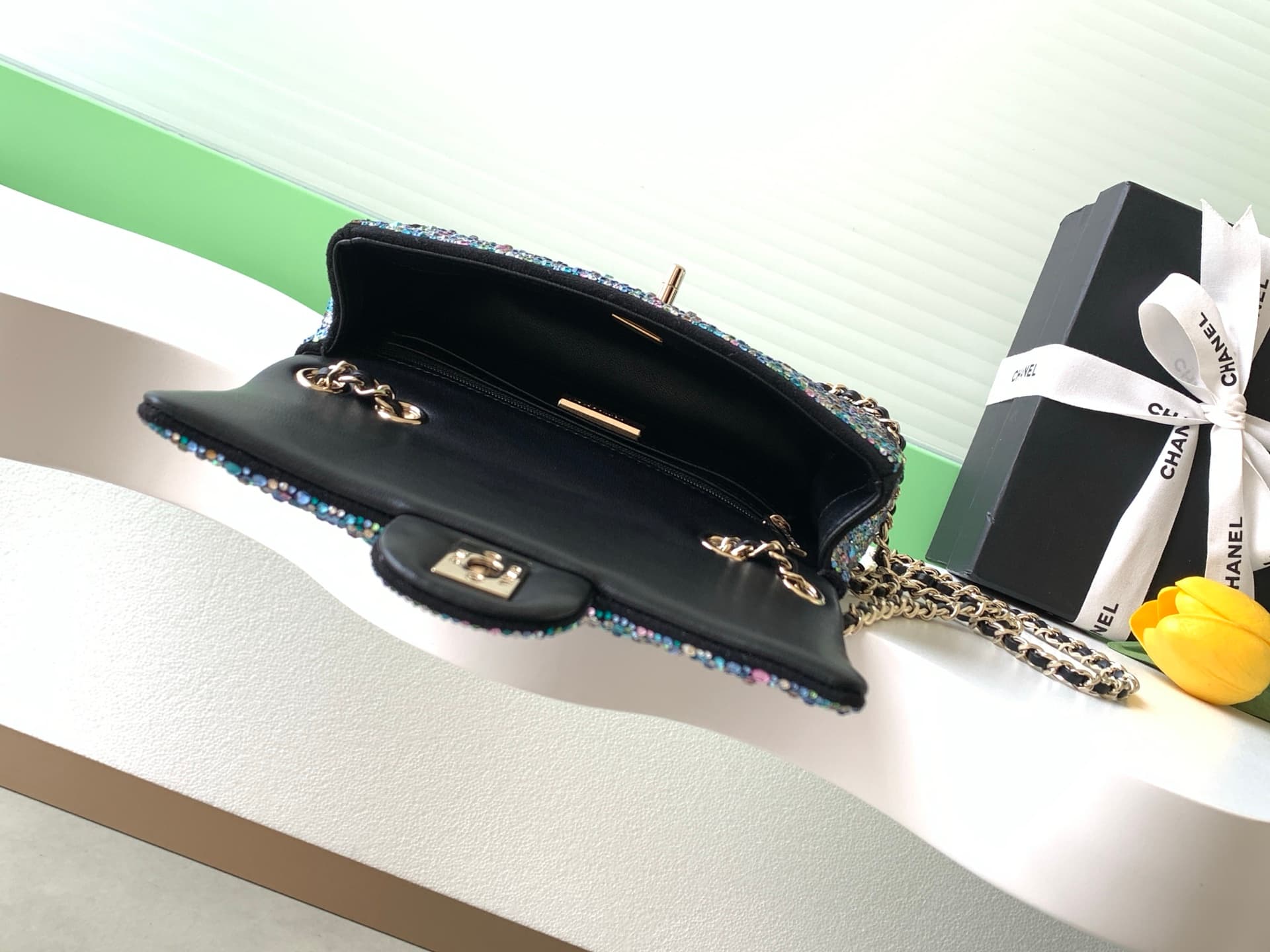 C783 26c SAC DU SOIR dinner bag, black background with colorful diamond accents, exudes luxury! Gold metal chain shoulder strap, paired with the classic double C logo, elegant and premium. The size is ideal—great for holding or carrying on the shoulder. E — image 8