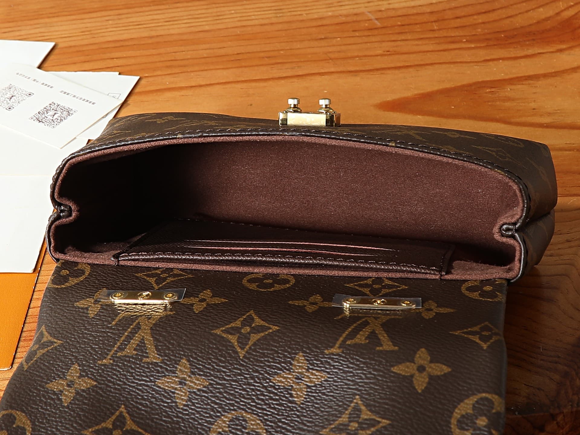 C5203 P【163C01 dynamic chip】‼️High-quality original items, enhanced version‼️The Nano Madeleine handbag features a Monogram pattern on the canvas, reflecting the signature style of Louis Vuitton. The adjustable decorative chain allows for carrying the bag — image 8