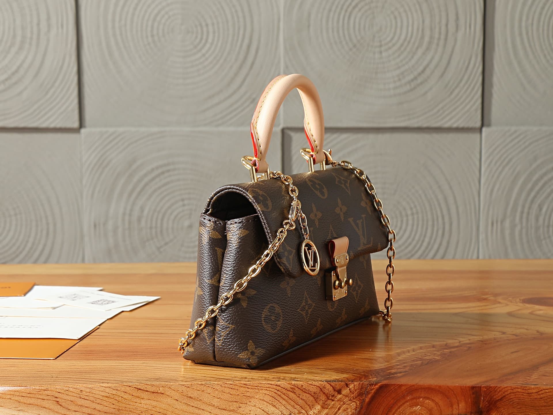 C5203 P【163C01 dynamic chip】‼️High-quality original items, enhanced version‼️The Nano Madeleine handbag features a Monogram pattern on the canvas, reflecting the signature style of Louis Vuitton. The adjustable decorative chain allows for carrying the bag — image 2