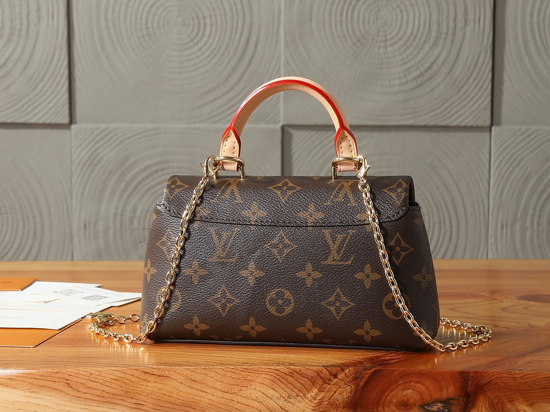 C5203 P【163C01 dynamic chip】‼️High-quality original items, enhanced version‼️The Nano Madeleine handbag features a Monogram pattern on the canvas, reflecting the signature style of Louis Vuitton. The adjustable decorative chain allows for carrying the bag — image 3