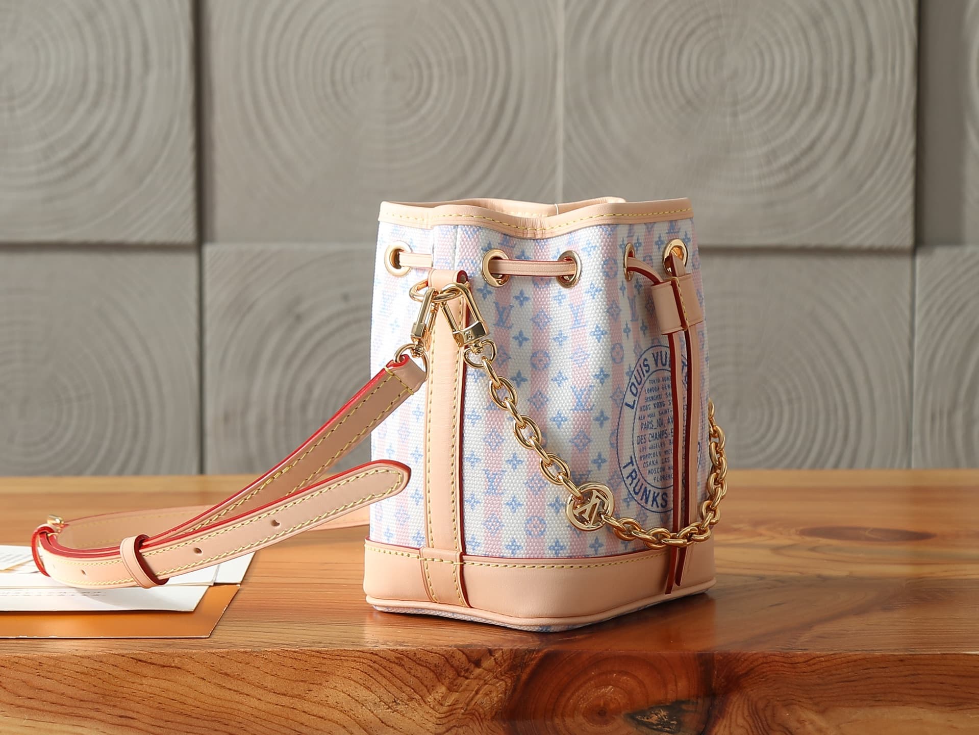 C5200 P【163C01 Dynamic Chip】‼️ Top-quality original items, enhanced version‼️ Nano Noé handbag made from LV Stamp canvas. It pays tribute to the brand’s exquisite craftsmanship and traditional manufacturing techniques. Equipped with detachable leather str — image 2