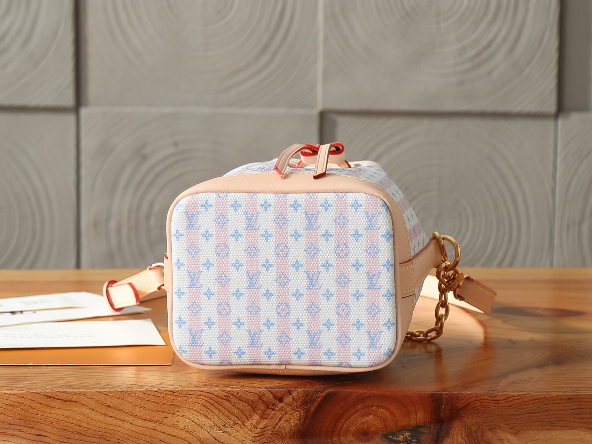 C5200 P【163C01 Dynamic Chip】‼️ Top-quality original items, enhanced version‼️ Nano Noé handbag made from LV Stamp canvas. It pays tribute to the brand’s exquisite craftsmanship and traditional manufacturing techniques. Equipped with detachable leather str — image 7