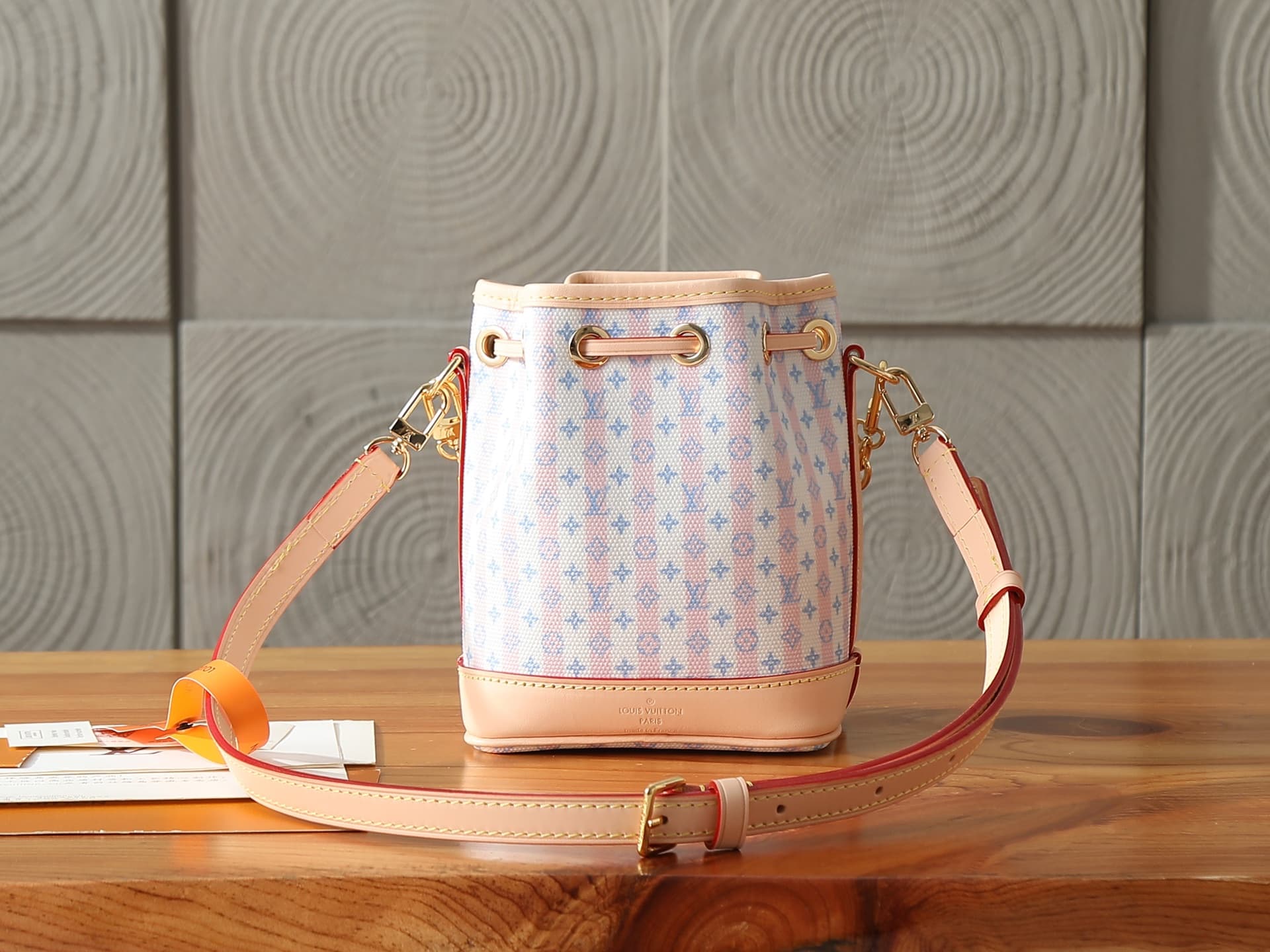 C5200 P【163C01 Dynamic Chip】‼️ Top-quality original items, enhanced version‼️ Nano Noé handbag made from LV Stamp canvas. It pays tribute to the brand’s exquisite craftsmanship and traditional manufacturing techniques. Equipped with detachable leather str — image 3