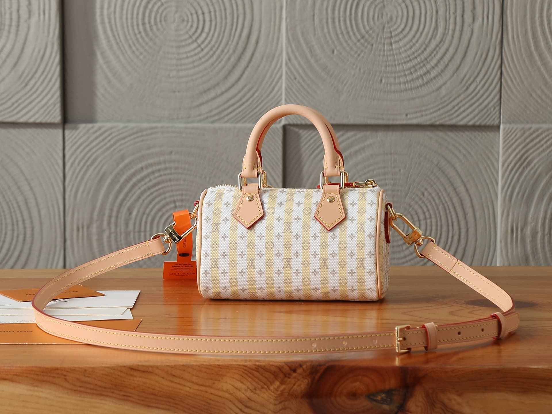 C4980 P【163C01 Dynamic Chip】‼️ Premium original items, enhanced version‼️ Nano Speedy handbag features fine canvas with LV Stamp branding. In elegant colors, it showcases the brand’s exquisite craftsmanship and heritage. With decorative chains and ample s — image 3