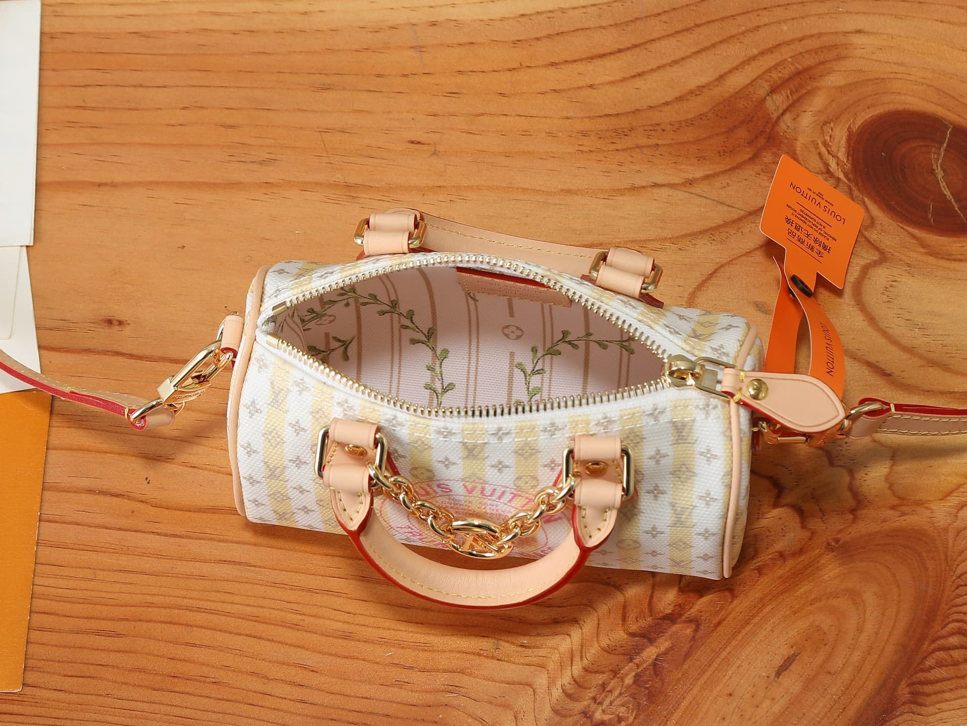C4980 P【163C01 Dynamic Chip】‼️ Premium original items, enhanced version‼️ Nano Speedy handbag features fine canvas with LV Stamp branding. In elegant colors, it showcases the brand’s exquisite craftsmanship and heritage. With decorative chains and ample s — image 8