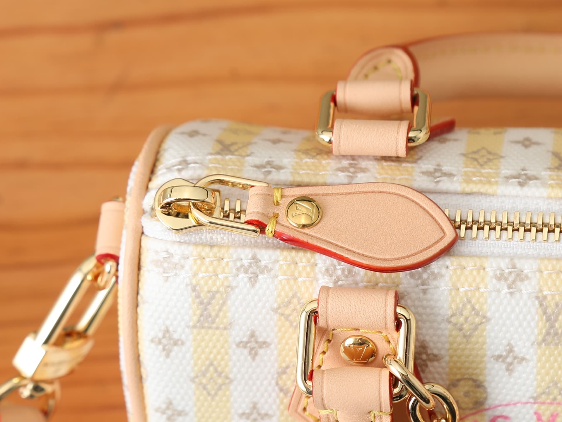 C4980 P【163C01 Dynamic Chip】‼️ Premium original items, enhanced version‼️ Nano Speedy handbag features fine canvas with LV Stamp branding. In elegant colors, it showcases the brand’s exquisite craftsmanship and heritage. With decorative chains and ample s — image 5