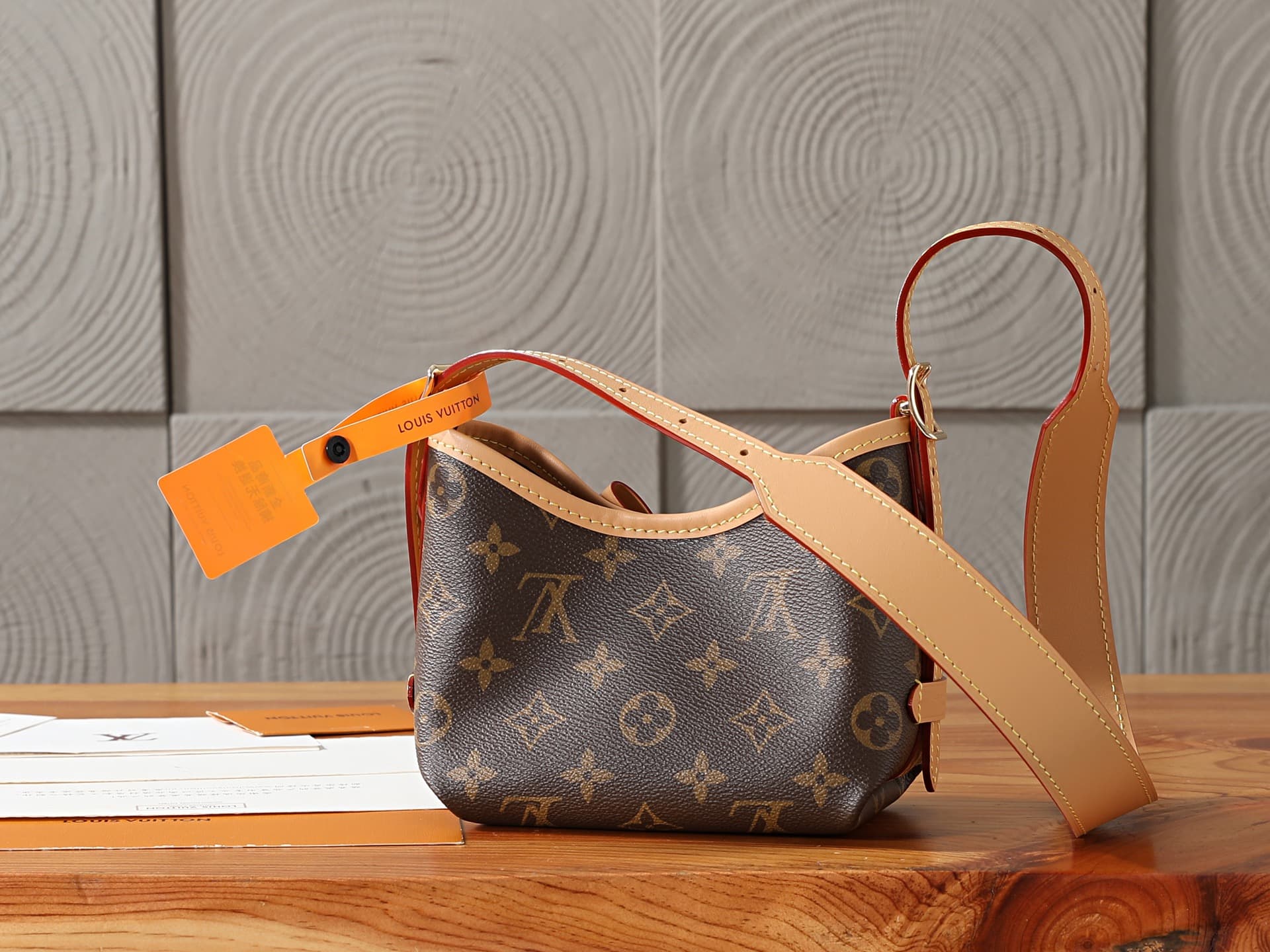 C4987 P【163C01 dynamic chip】‼️High-quality original models, enhanced version‼️The Nano CarryAll handbag is reimagined as a classic everyday item with a refined design. The Monogram fabric is paired with contrasting leather trim; the strap details add a ge — image 3