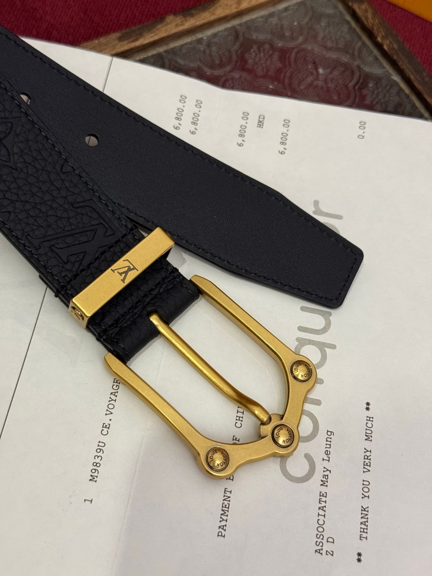 C32902 The Frog 3.5mm Reversible Belt in Crocodile is a elegant and stylish piece. The textured cowhide material enhances the three-dimensional feel of the decorative buttons, while the surface is adorned with letter patterns decorated in palladium-colore — image 3