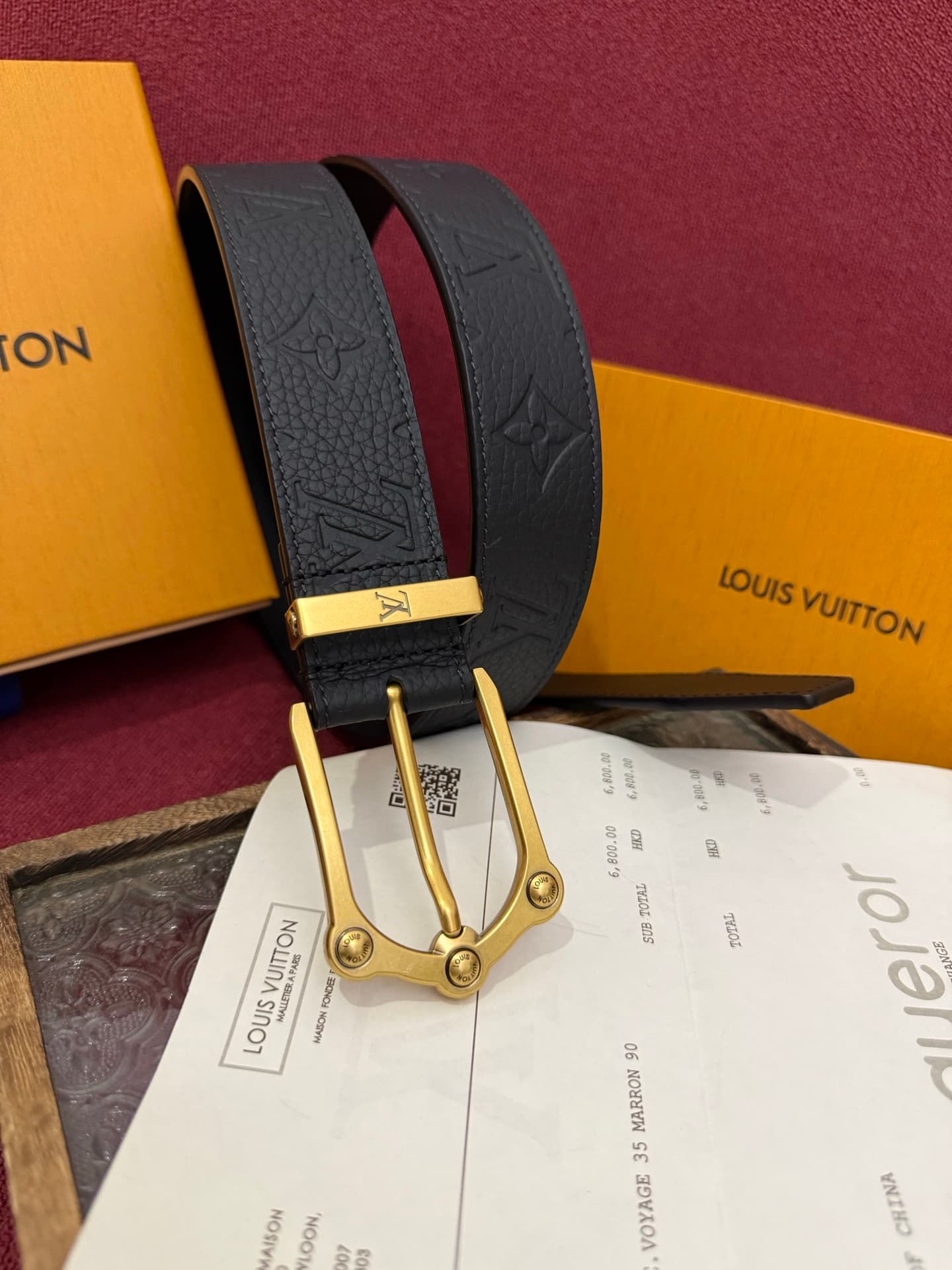 C32902 The Frog 3.5mm Reversible Belt in Crocodile is a elegant and stylish piece. The textured cowhide material enhances the three-dimensional feel of the decorative buttons, while the surface is adorned with letter patterns decorated in palladium-colore — image 2
