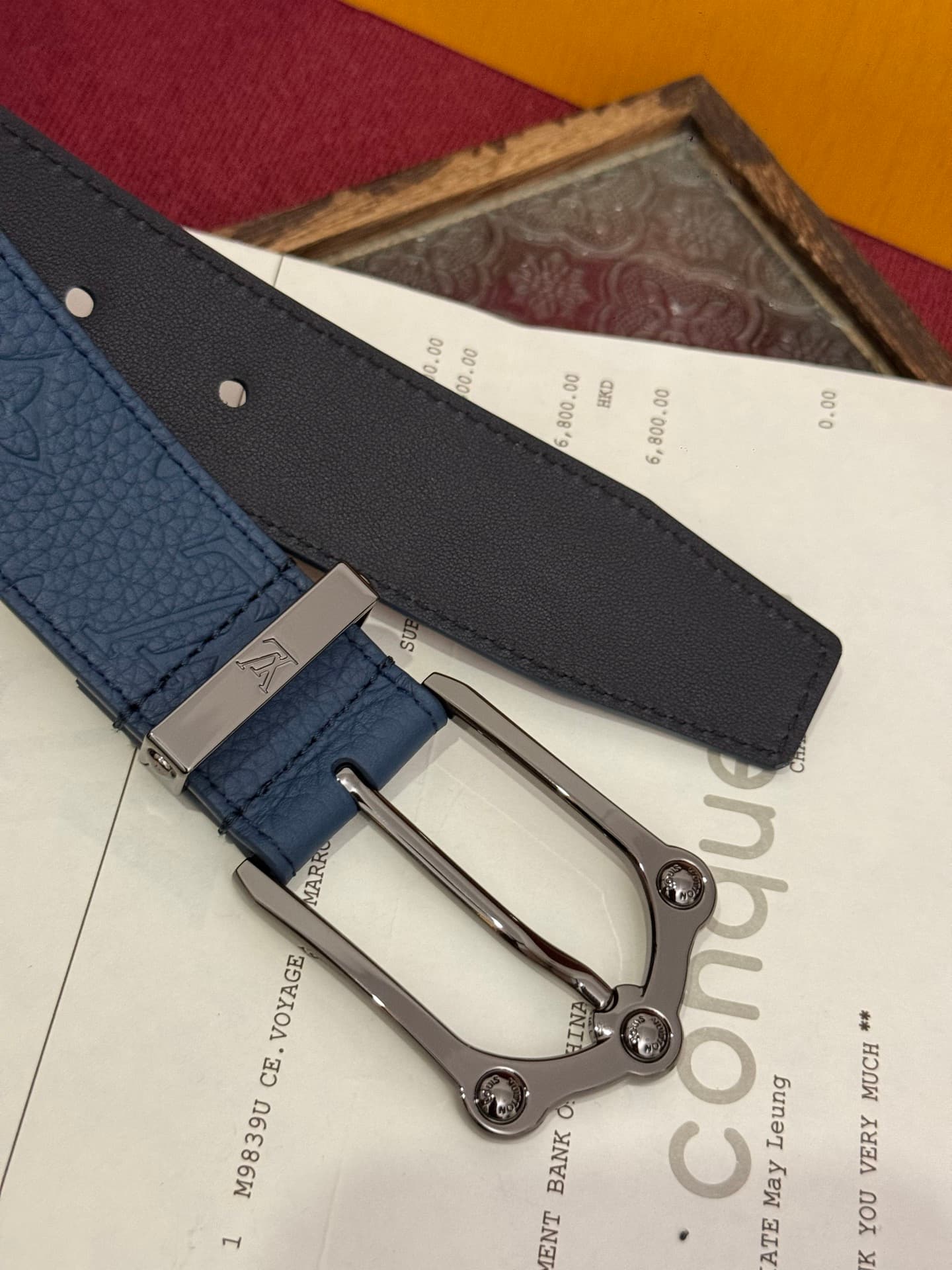 C32901 The Frog 3.5mm Reversible Belt in Crocodile is a elegant and attractive product. The textured cowhide material enhances the three-dimensional feel of the decorative buttons; the surface is adorned with letter patterns decorated with palladium-color — image 3
