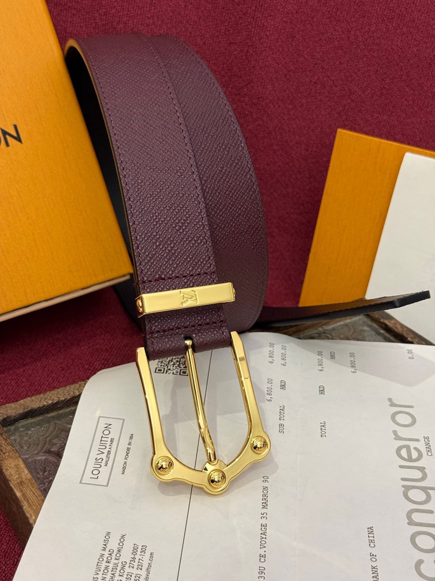 C32896 The Frog 3.5mm Reversible Belt in Crocodile is a elegant and attractive piece. The textured cowhide material enhances the three-dimensional feel of the decorative buttons, while the surface is adorned with letter patterns decorated in palladium-col — image 2