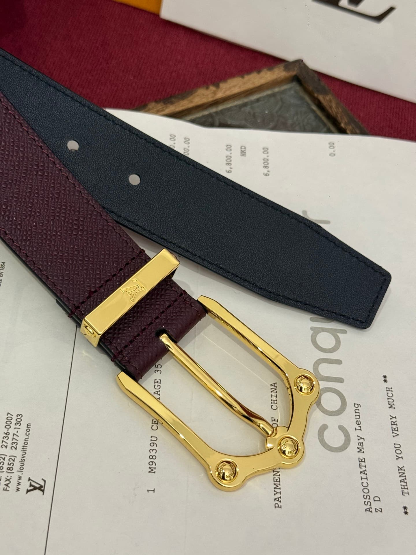 C32896 The Frog 3.5mm Reversible Belt in Crocodile is a elegant and attractive piece. The textured cowhide material enhances the three-dimensional feel of the decorative buttons, while the surface is adorned with letter patterns decorated in palladium-col — image 3