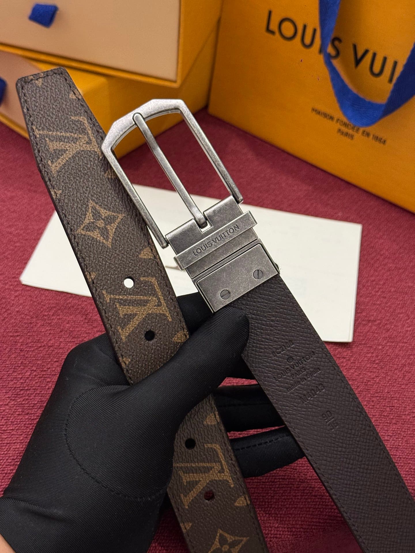 C32957 This Slender double-sided belt features Monogram-coated canvas and leather, along with intricate buckles and metal bands bearing the Louis Vuitton logo. — image 3